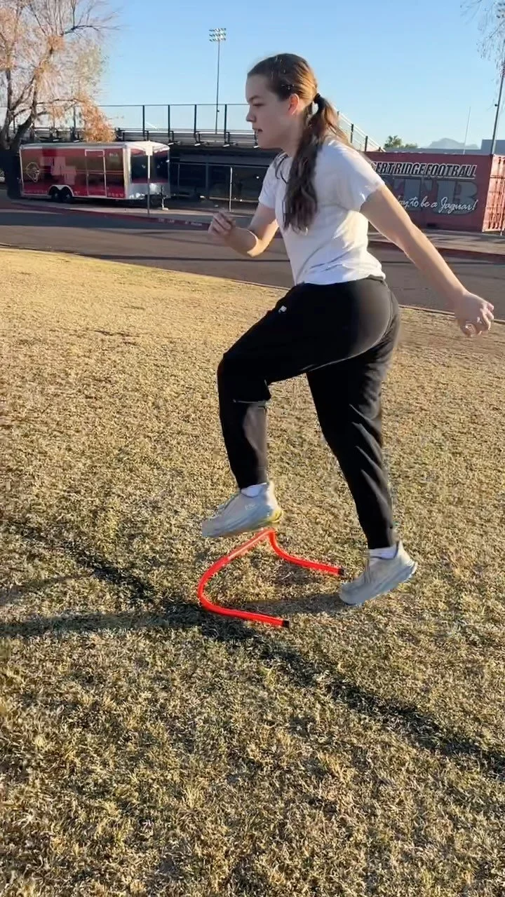 When the courts and track are closed we do plyometrics. JV girls putting in the work! 🏀
#athletes #performanceenhancement #strength #conditioning #strengthandconditioning #trainer #strengthtraining #sports #sportsperformance #sportsperformanceenha