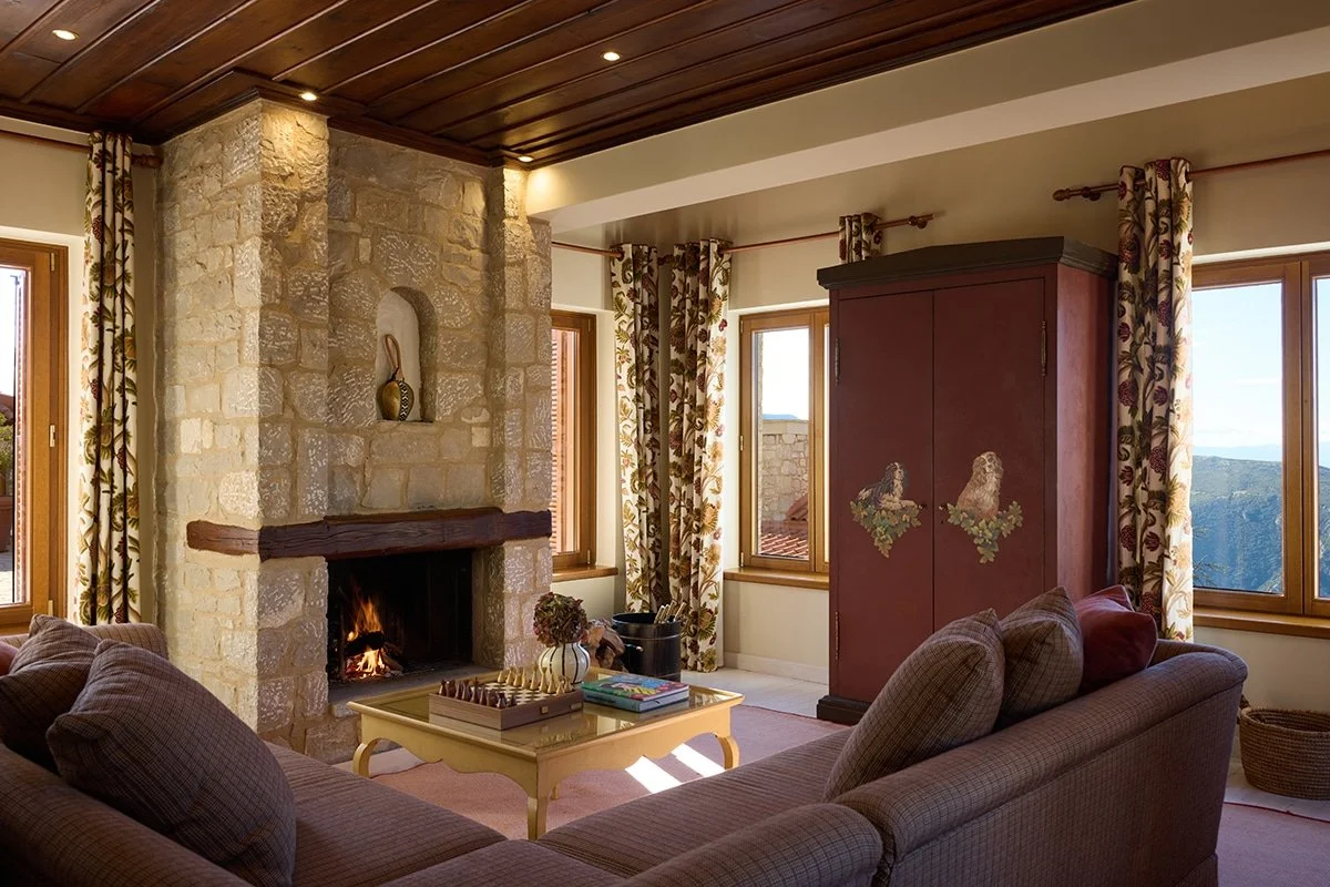 sma-gallery-accommodation-l_0002_Villa-Delphi-Sitting-room.jpg