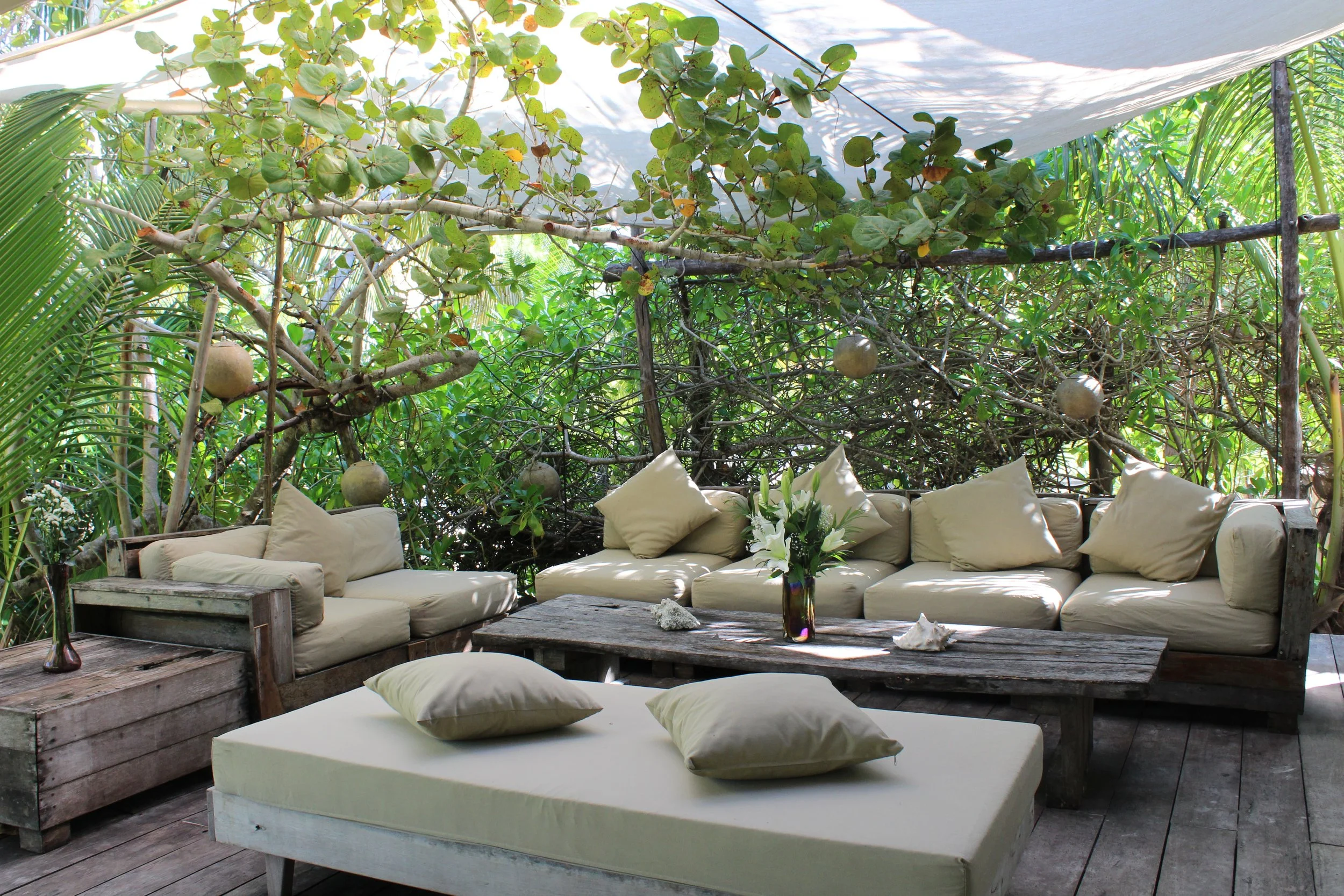 Deck lounge area.JPG