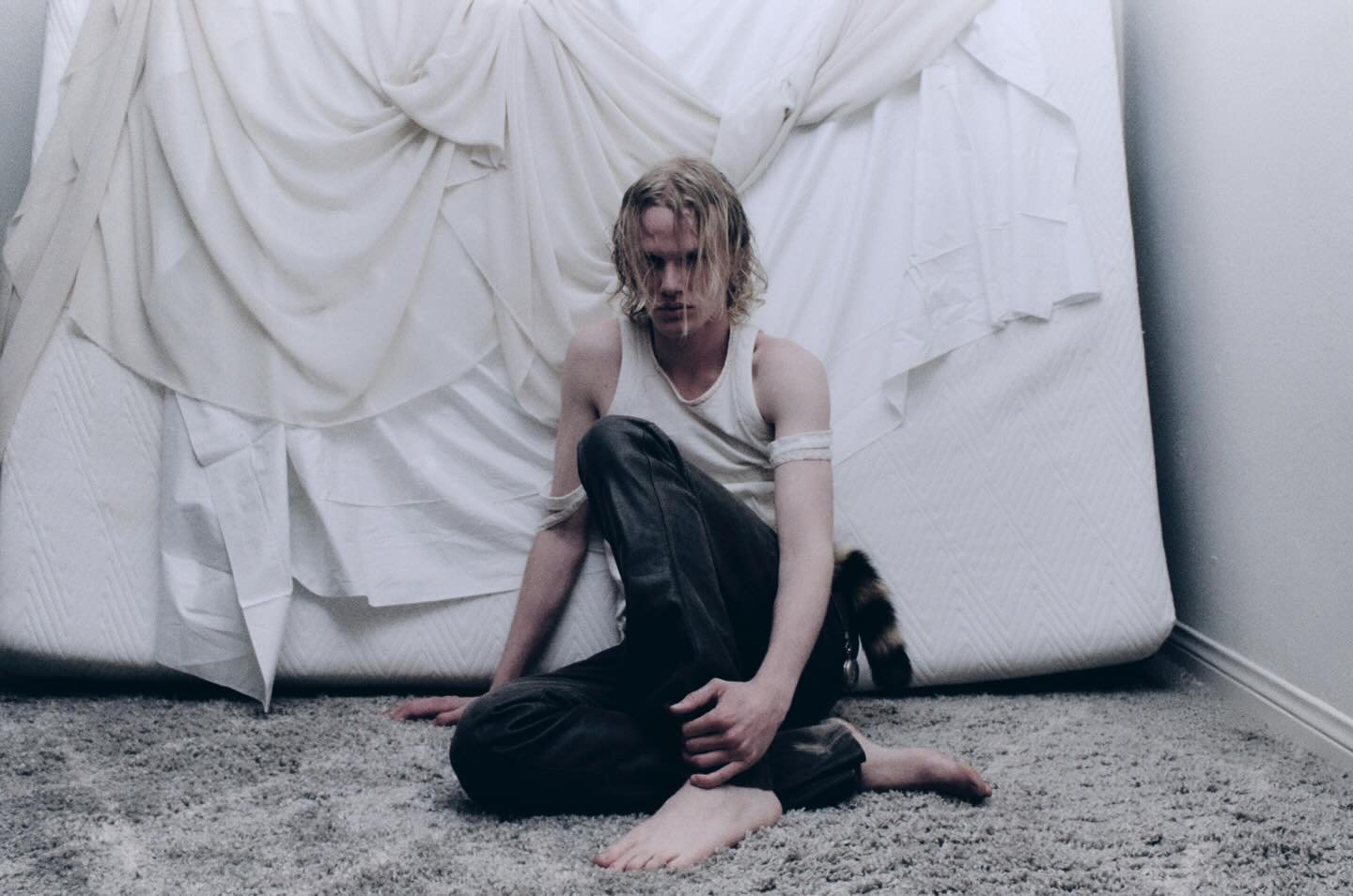 Confined

Shot by @ryderlee 
Styled by @_laurengray_ 
Model @stegoman 
Set @lilystarck