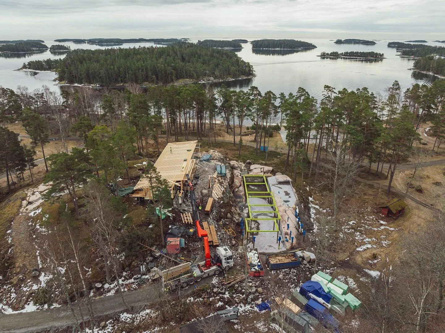 Ett tydligt v&aring;rtecken - m&ouml;jlighet till st&ouml;rre och tyngre transporter🌱🚚 Bygget ute p&aring; Str&ouml;ms&ouml; g&aring;r stadigt fram&aring;t och vi &auml;r glada att se tecken p&aring; att v&aring;ren &auml;r p&aring; g&aring;ng. Eft