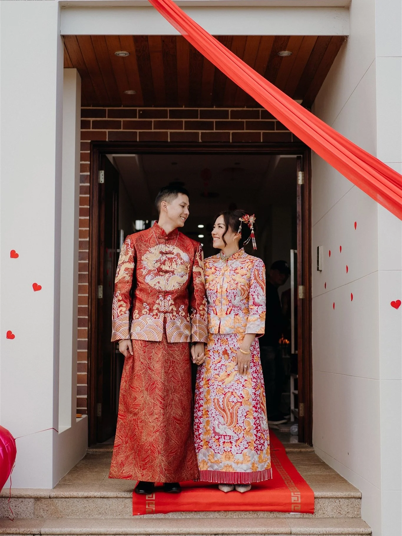 🫖 Tea Ceremony // Anita &amp; Steve 🧧
The Chinese tea ceremony is one of the most meaningful and intimate parts of a wedding day 🤍

The outfits tell their own story. Brides often wear a q&uacute;n gu&agrave; embroidered with phoenixes to symbolise