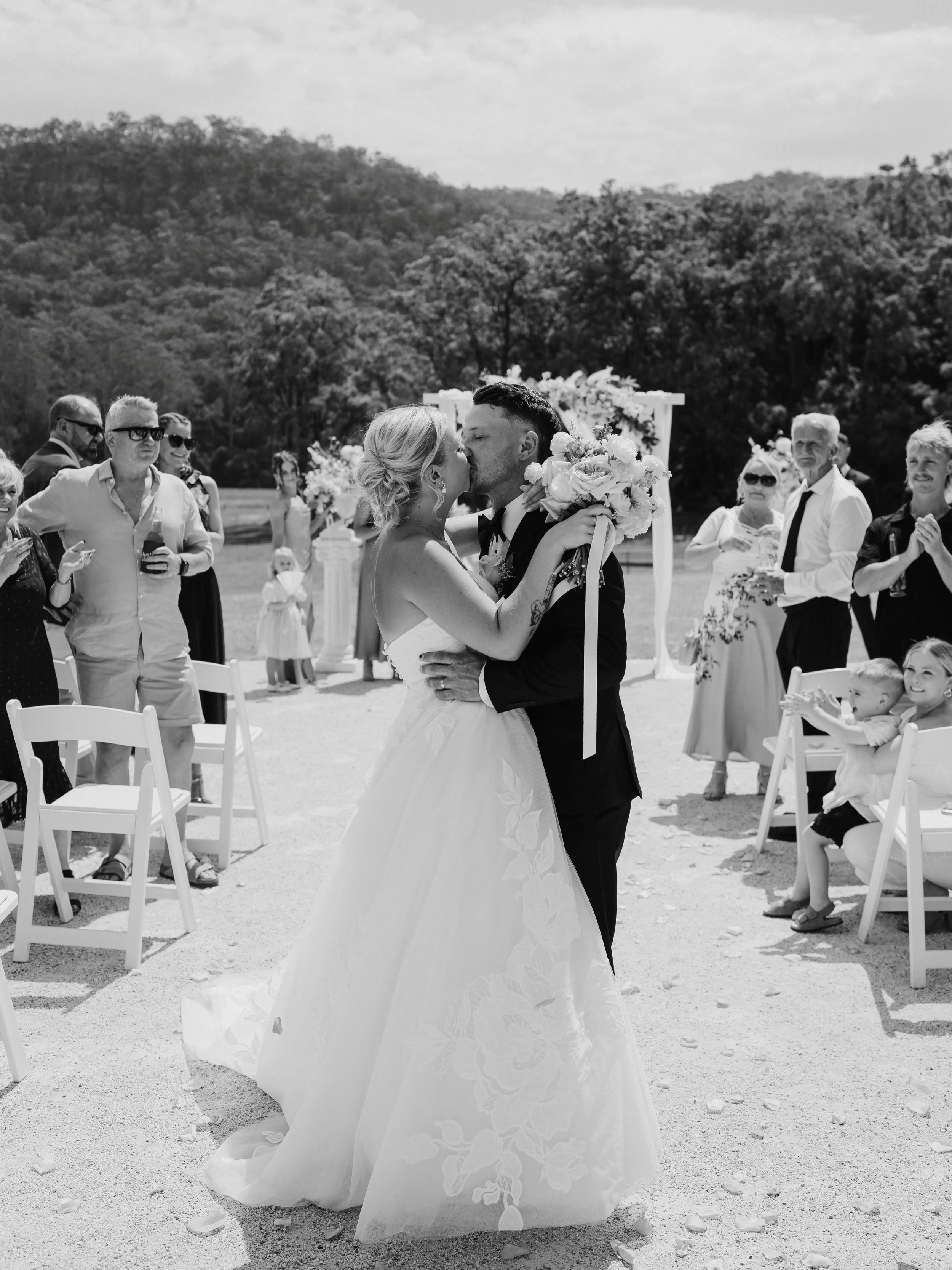 40+ degrees, a whole lot of love&hellip; and a few unexpected wedding crashers 🐎

Maddie + Denny // 💍

This Glenworth Valley wedding was one for the books.

Despite the serious summer heat, these two absolutely embraced the day. Arriving in style o
