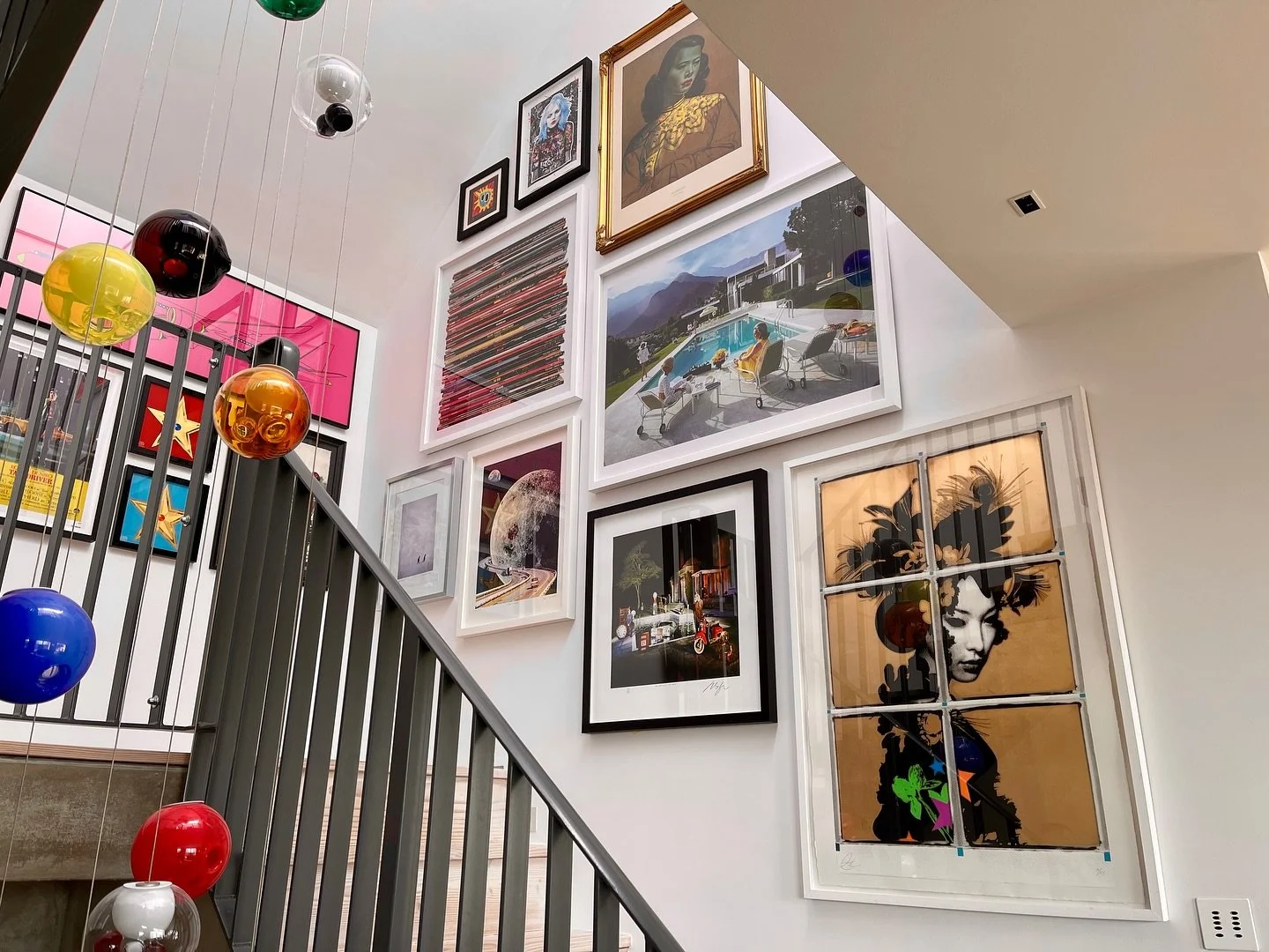 Discover the charm of a captivating picture gallery that elegantly climbs the staircase, turning each step into a journey of artistic expression

#BrightonEastSussexPictureHanging
#PictureHanging
#PictureHangingService
#StaircaseArt
#GalleryWall
#Art