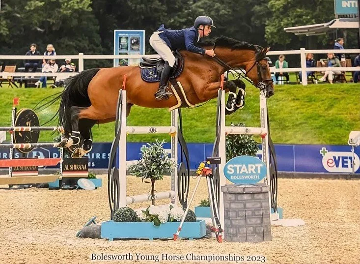 Calcourt Supersonic & Calcourt Countdown both stepped up to 1.40m in last weekends 7yo Young Horse British Championship class at Bolesworth 🏰
--
@pmequestrian
@saracen_horse_feeds
@lemieuxproductsofficial
@protexinequine
@equisupplies
@wbequili