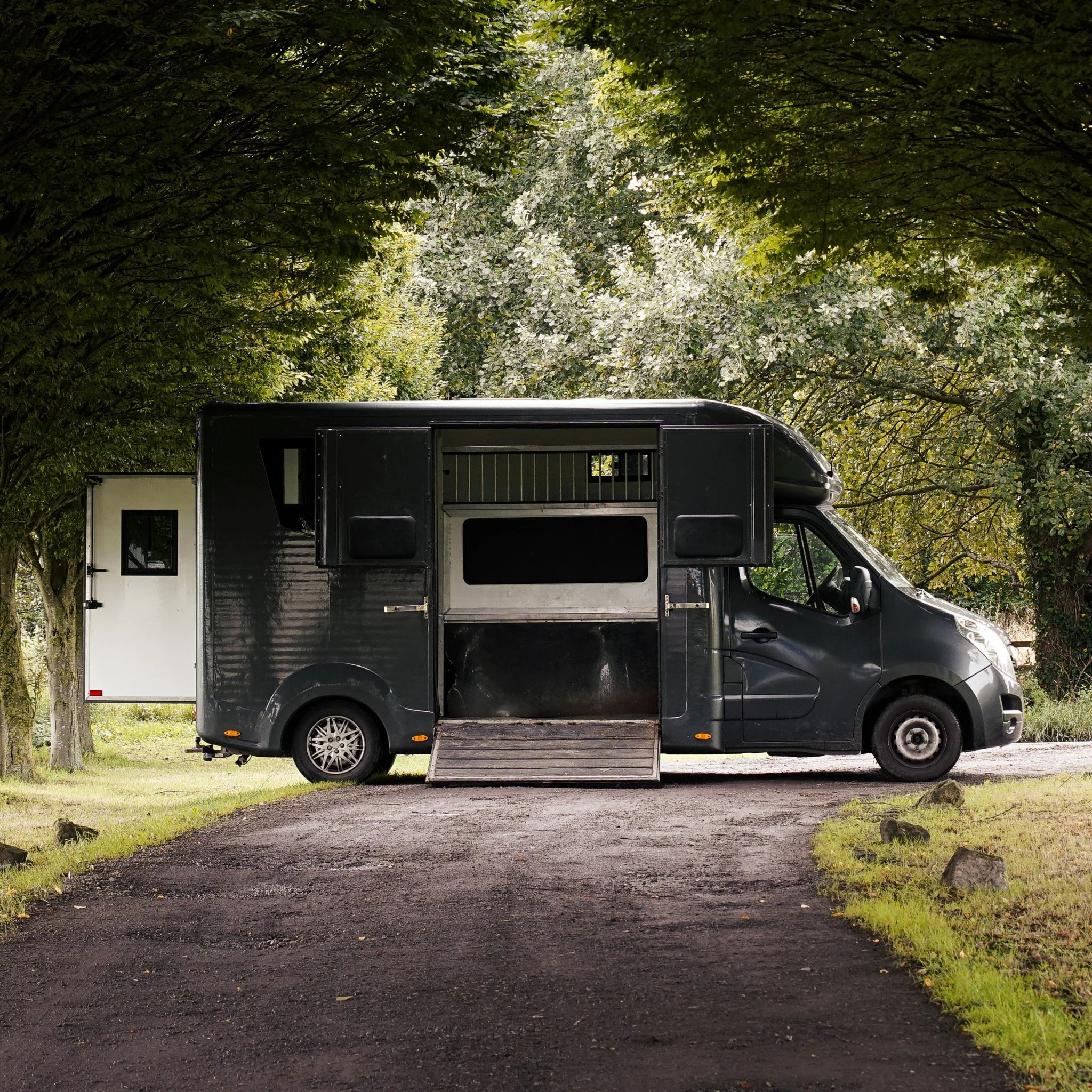 3.5 t horsebox hire near me