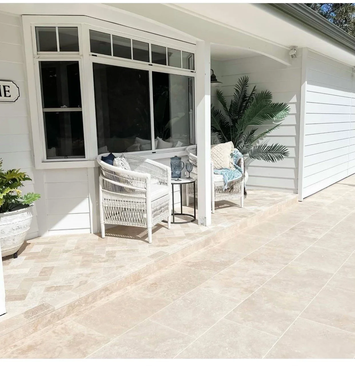 Classic-Tumbled-Travertine-OUTDOOR-LIVING-2.jpg