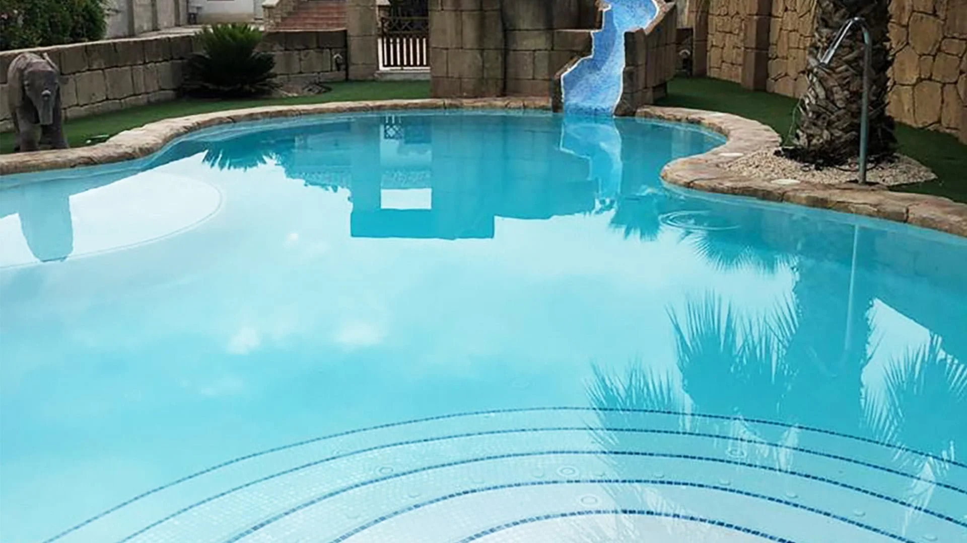 GenuinePearl White.jpg