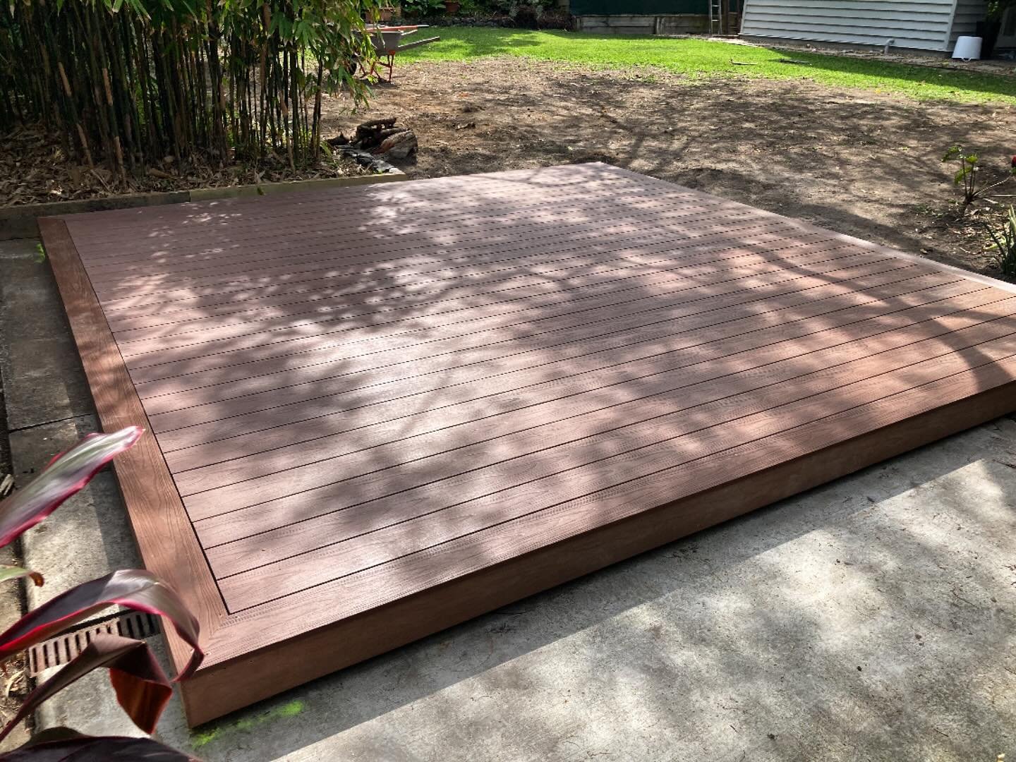 Beautiful Ekodeck in Riverbank Red. A worthwhile investment that means you don&rsquo;t have to spend your weeks oiling or sealing it. 
Ready for the arrival of the hot tub 🫧 🥂