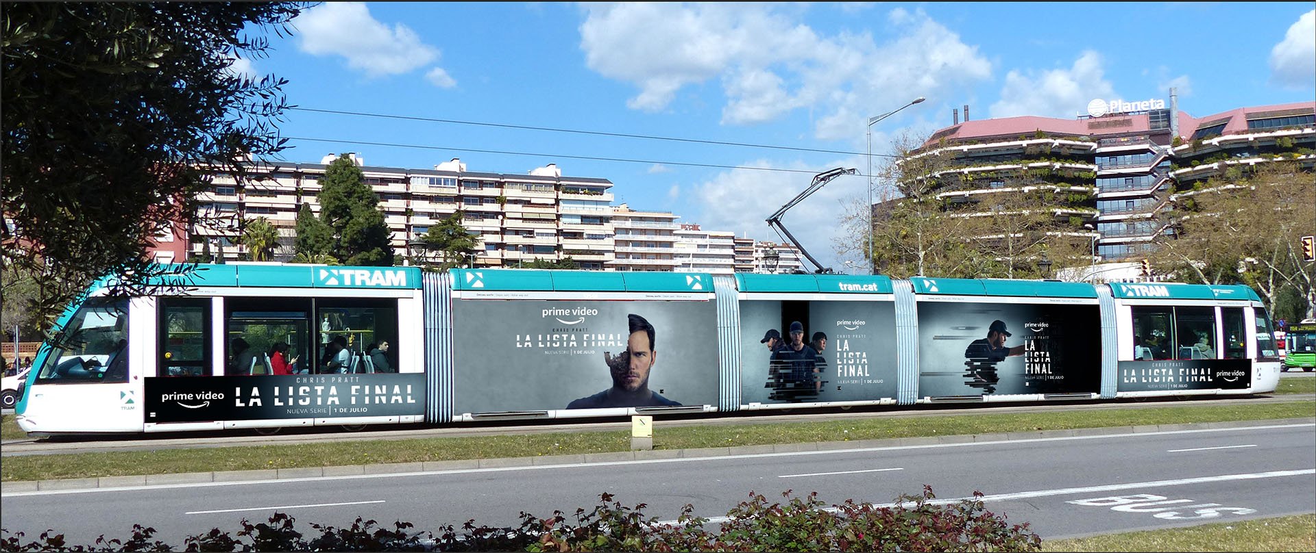 Barcelona tram campaign insitu 1_S.jpg