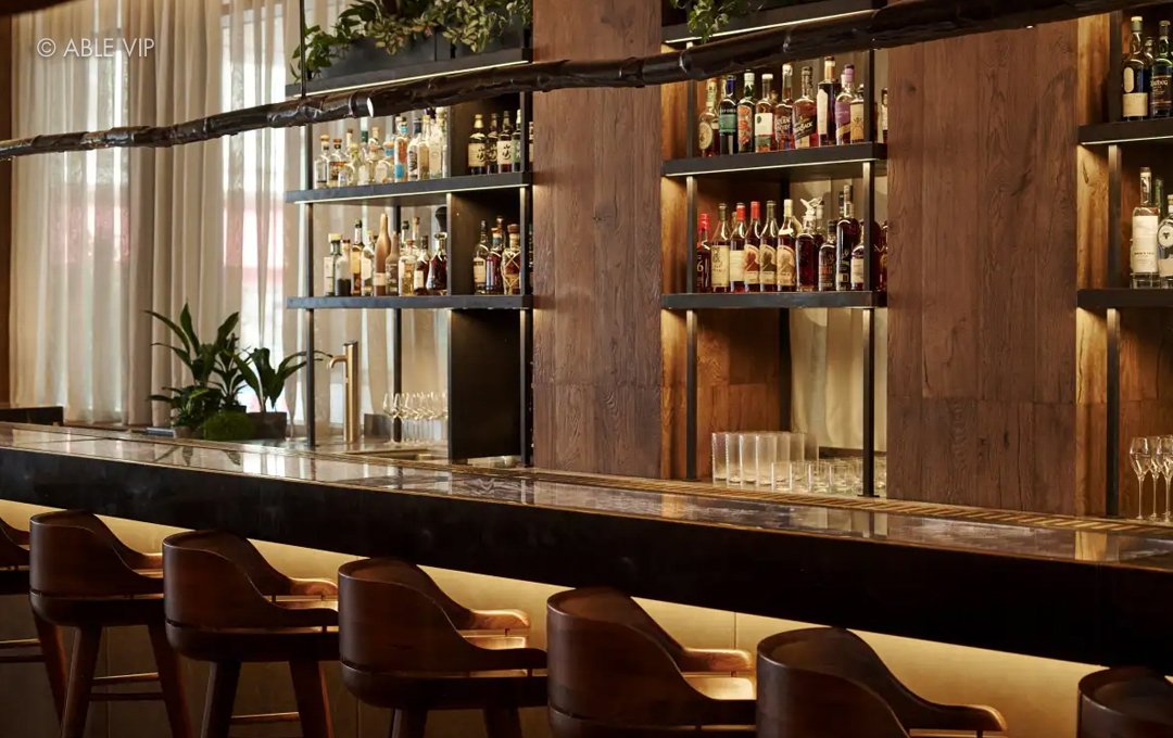 Step into the refined elegance of Dover Yard Bar and Lounge at 1 Mayfair 🍸✨. Whether you're enjoying signature cocktails or a laid-back evening, this stunning space offers the perfect balance of luxury and comfort. Let ABLE VIP arrange your exclusiv