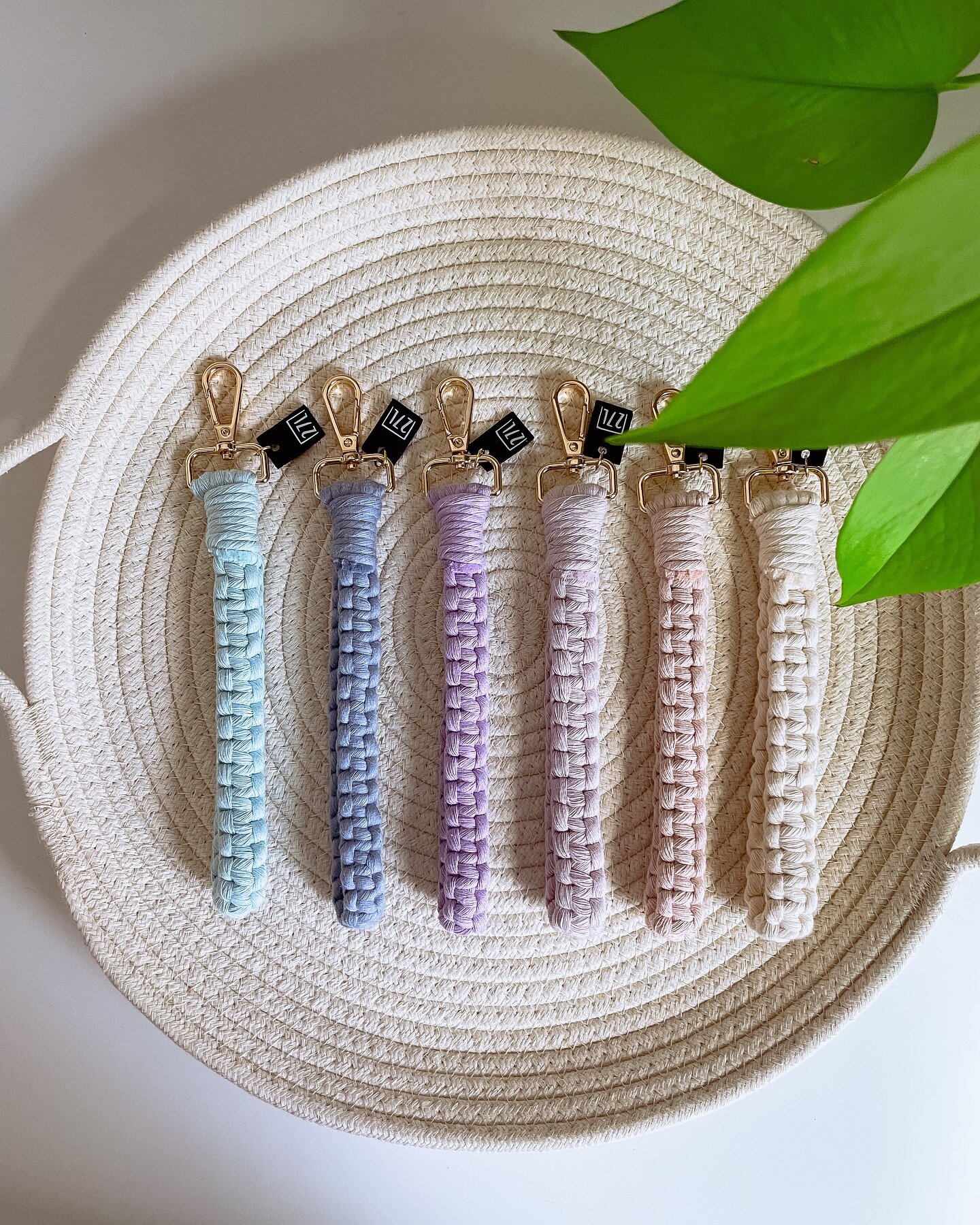 Pastel Pastel Pastel! We got the color for you 💜🩵🩷💛

#27andlooming #weaving #macrame #wristlets #handmade #crafts #macramewristlet #makersofnc #smallbusiness #pastel #springaccessories #giftideas