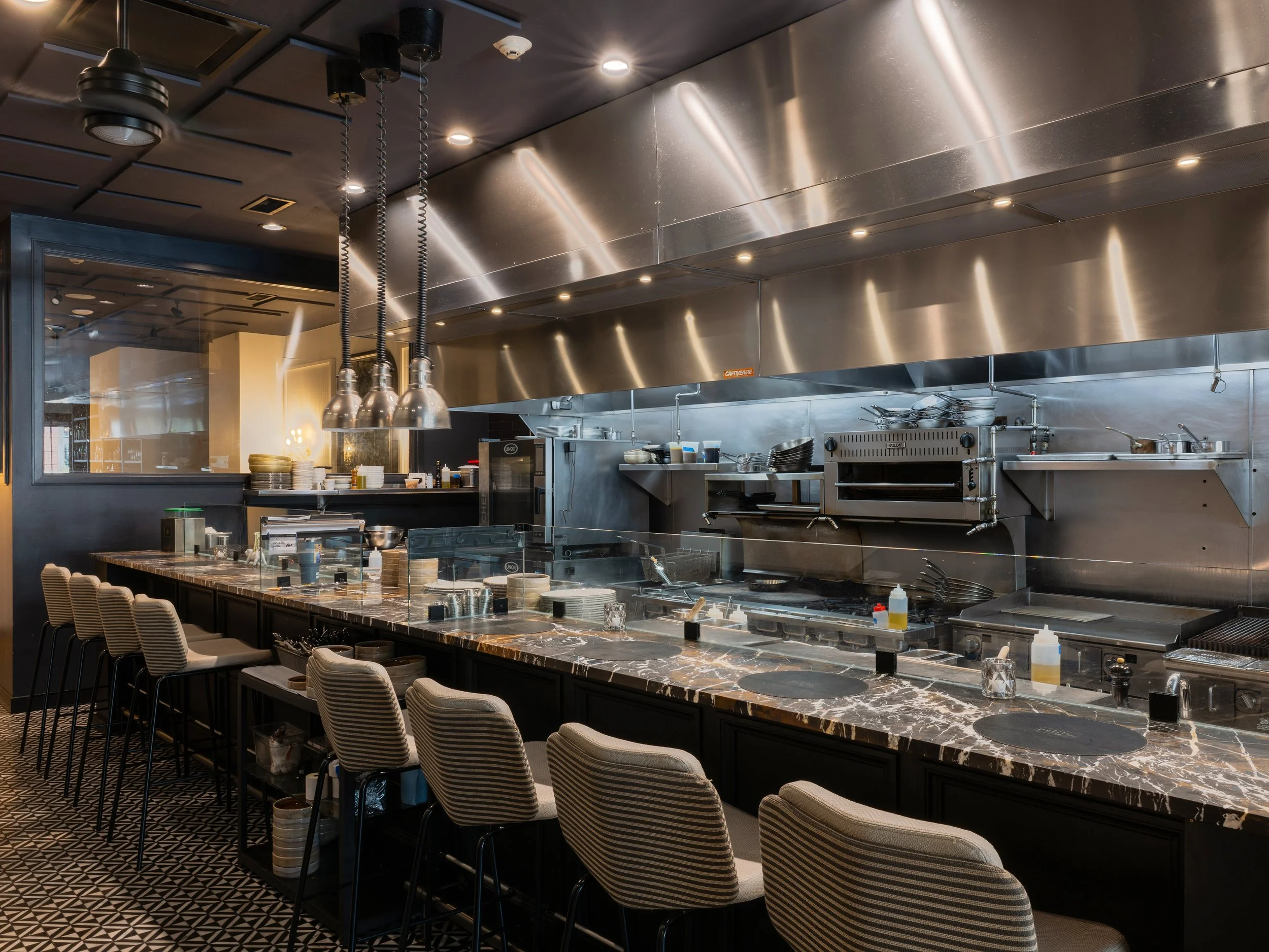 petite_interior_chefscounter.jpg