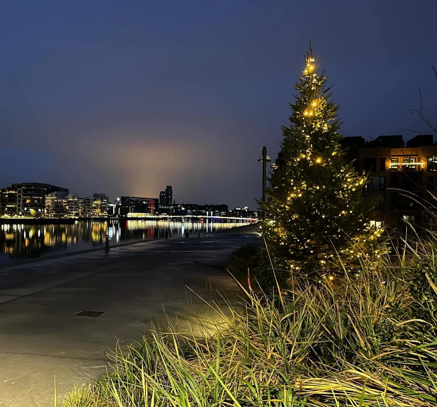 GL&AElig;DELIG JUL🎄🎄🎄🎄
Til dig, og dig, og dig. Og ogs&aring; dig❤️

K&aelig;rligst fra hele team KomYOUnity. 

KomYOUnity - dit studie for yoga, tr&aelig;ning &amp; social velv&aelig;re p&aring; Islands Brygge🧘&zwj;♀️🏋️❤️