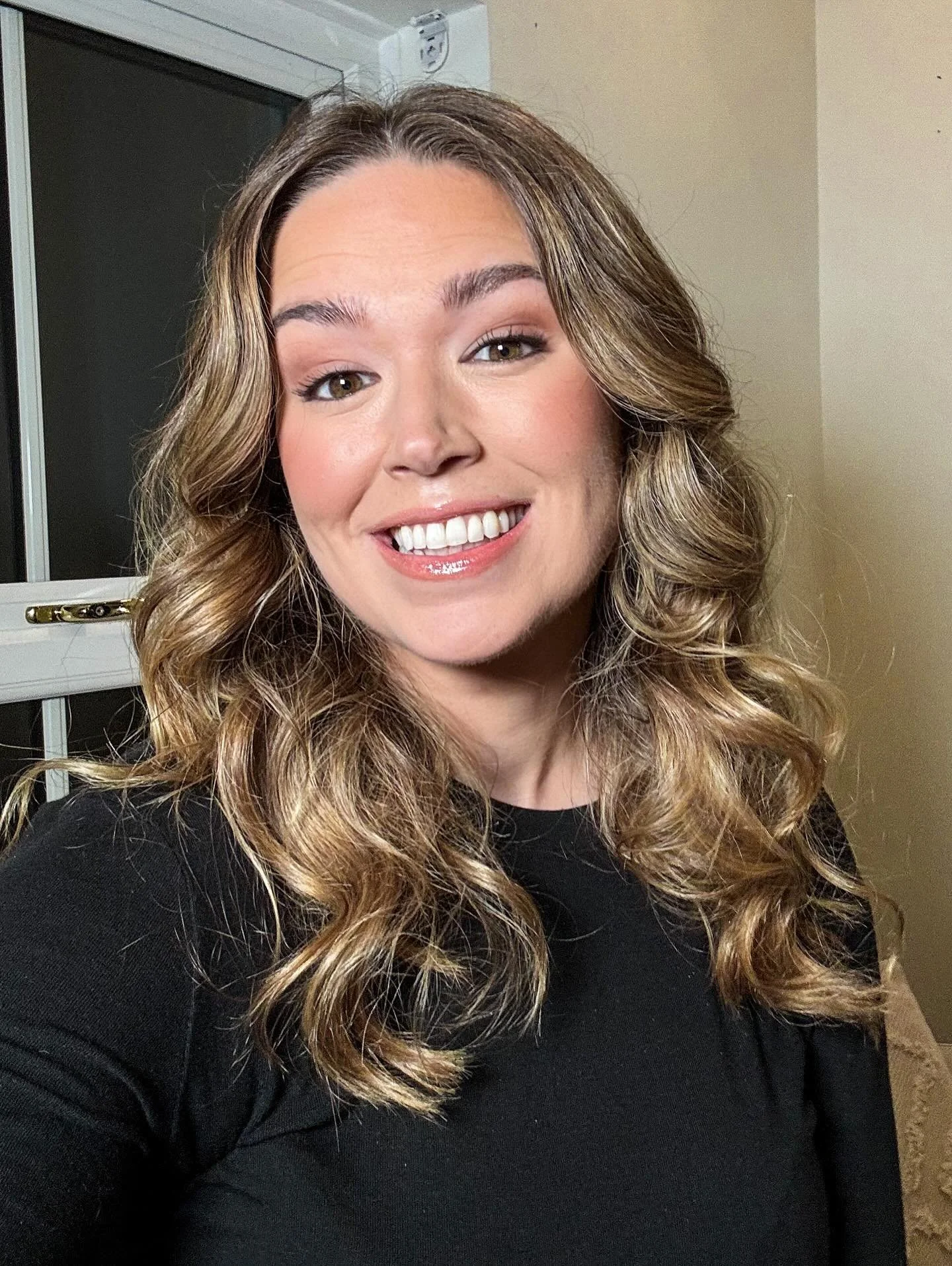 💅🏻✨Today I was a MODEL at a makeup masterclass?? Forgive me for leading with the after pic - aware I&rsquo;m usually looking less than polished on here so have to take the opportunity where I can. 

Snaps are from a group masterclass by @heatherall