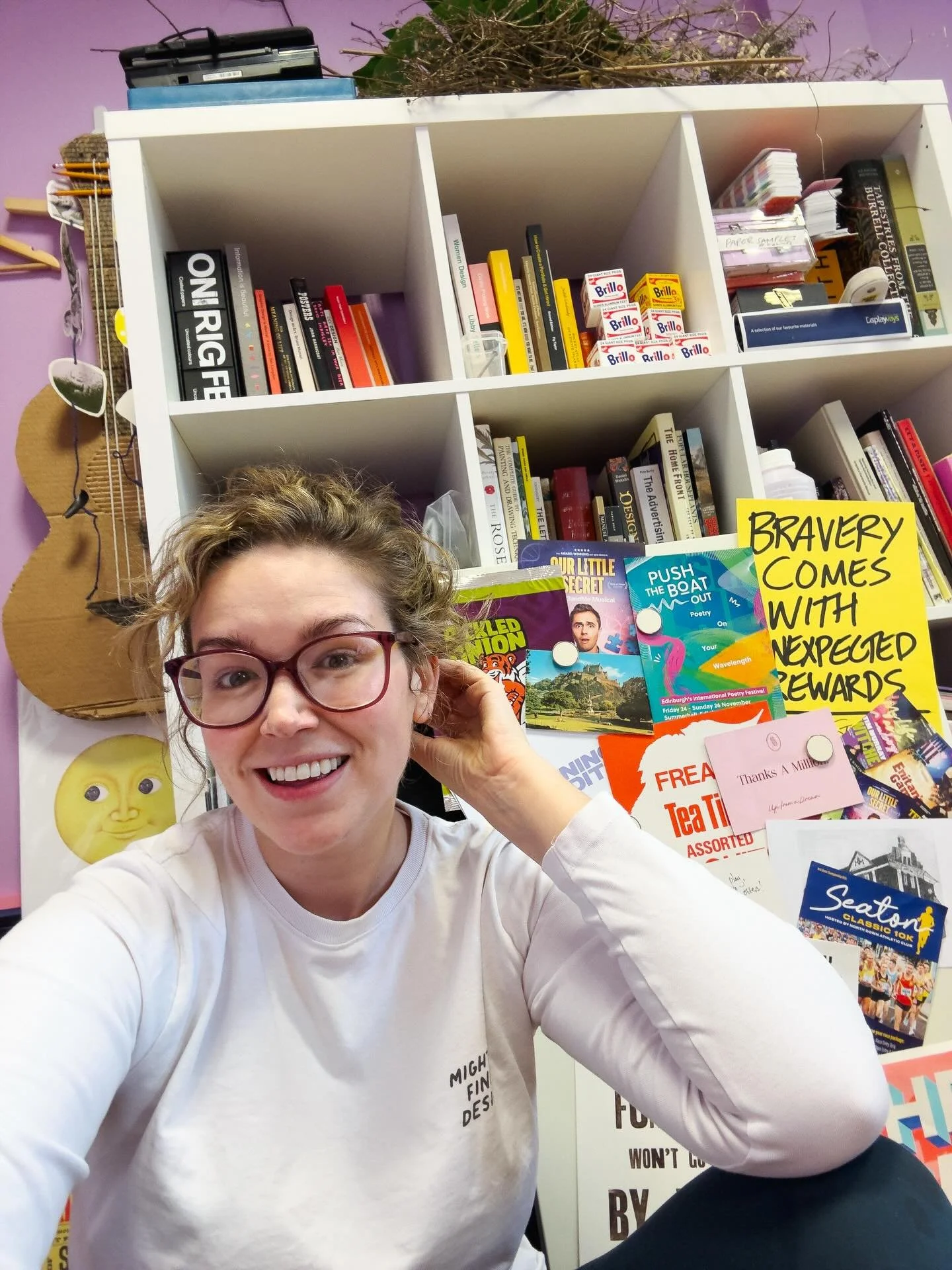 🙋🏼&zwj;♀️Hello Instagram and welcome to my shelves. My fancy new noticeboard arrived today (and I can&rsquo;t put it up myself because I cannot use a drill) so thought I&rsquo;d take the chance to share some of my fave things I have accumulated ove