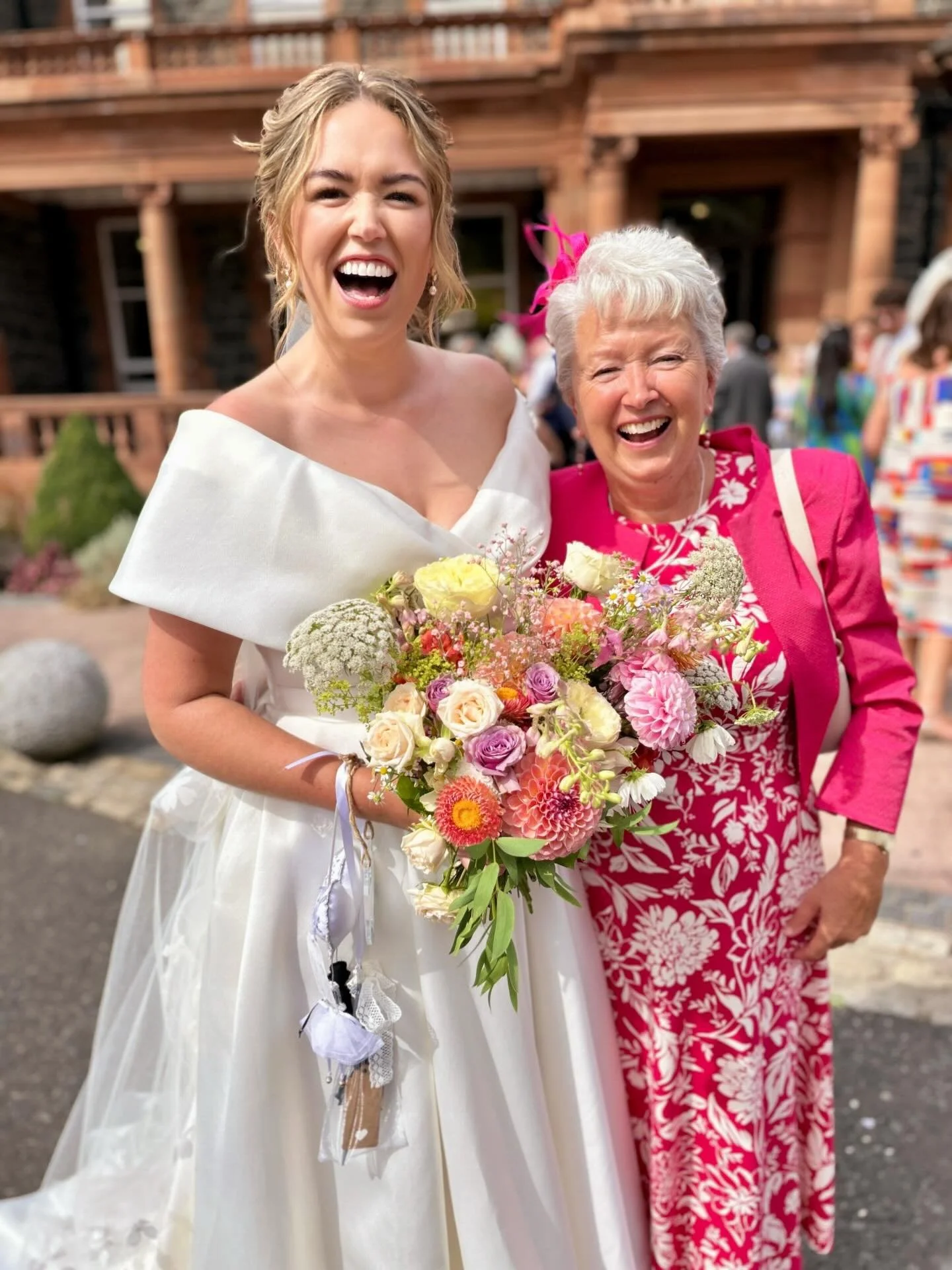 🙆🏼&zwj;♀️ Grateful to have the same face and unapologetic laugh as my tiny mother. Even if it does mean strangers always want to tell me their life stories on the bus.