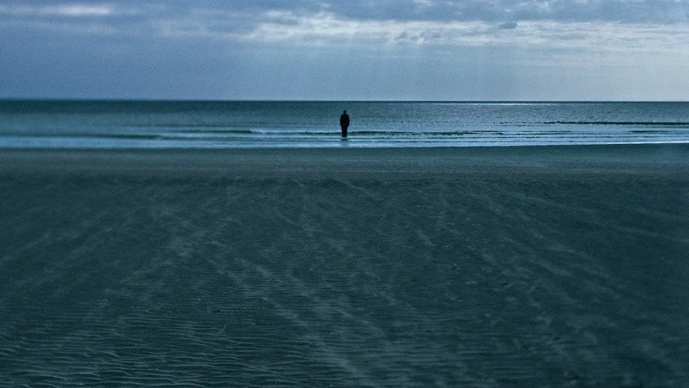 Photo 4 BACK-Sea_lowres.jpg