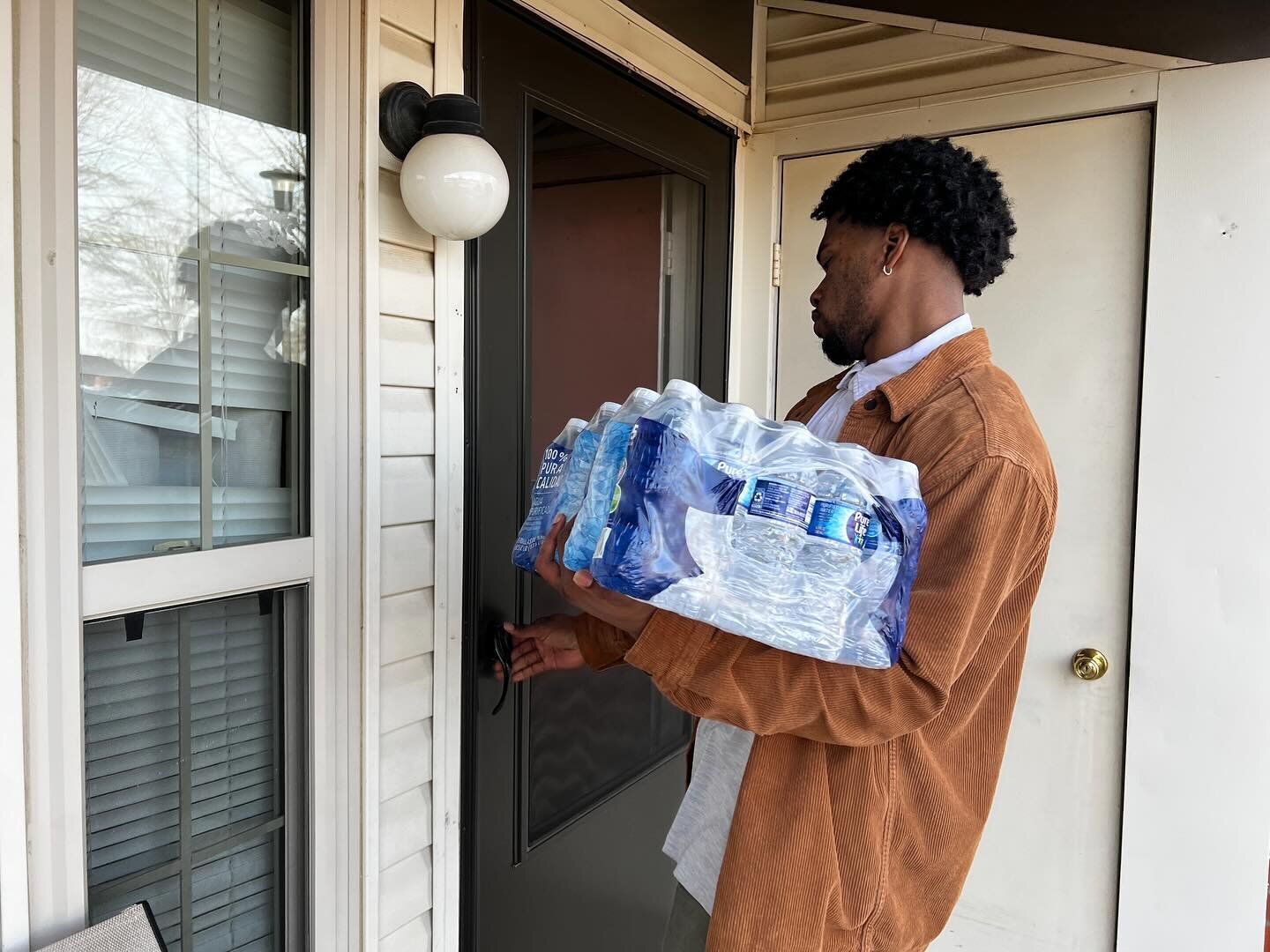 This week Delta Magic delivered water to the doors of every resident of 3 critical housing groups: Helena Housing Authority, Christopher Homes, and Twin City Manor Apartments. Special thanks to UAMS East, Jacob Moneymaker, and our own Delta Magic Boa