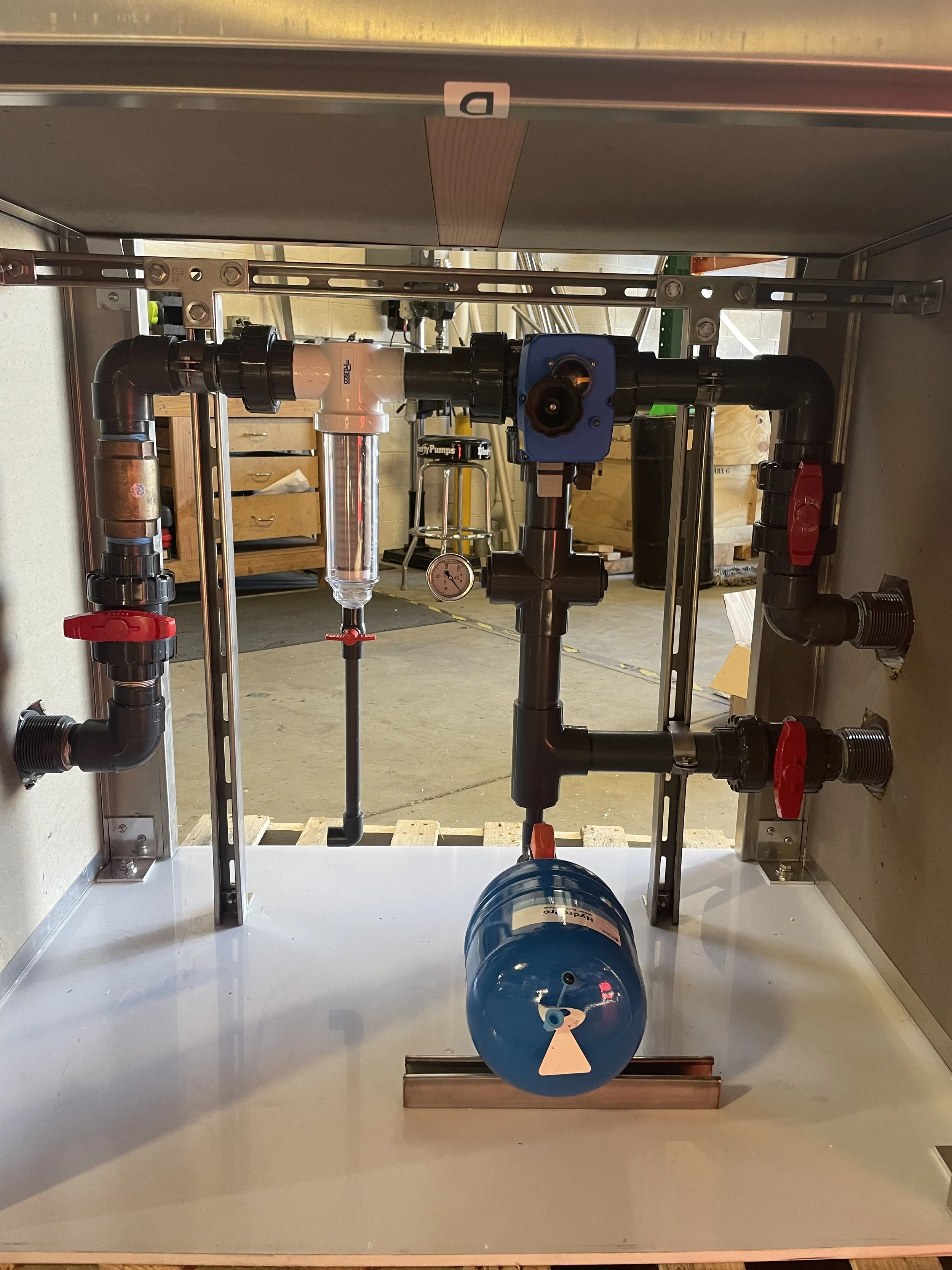 Water reuse pumping and filtration assembly