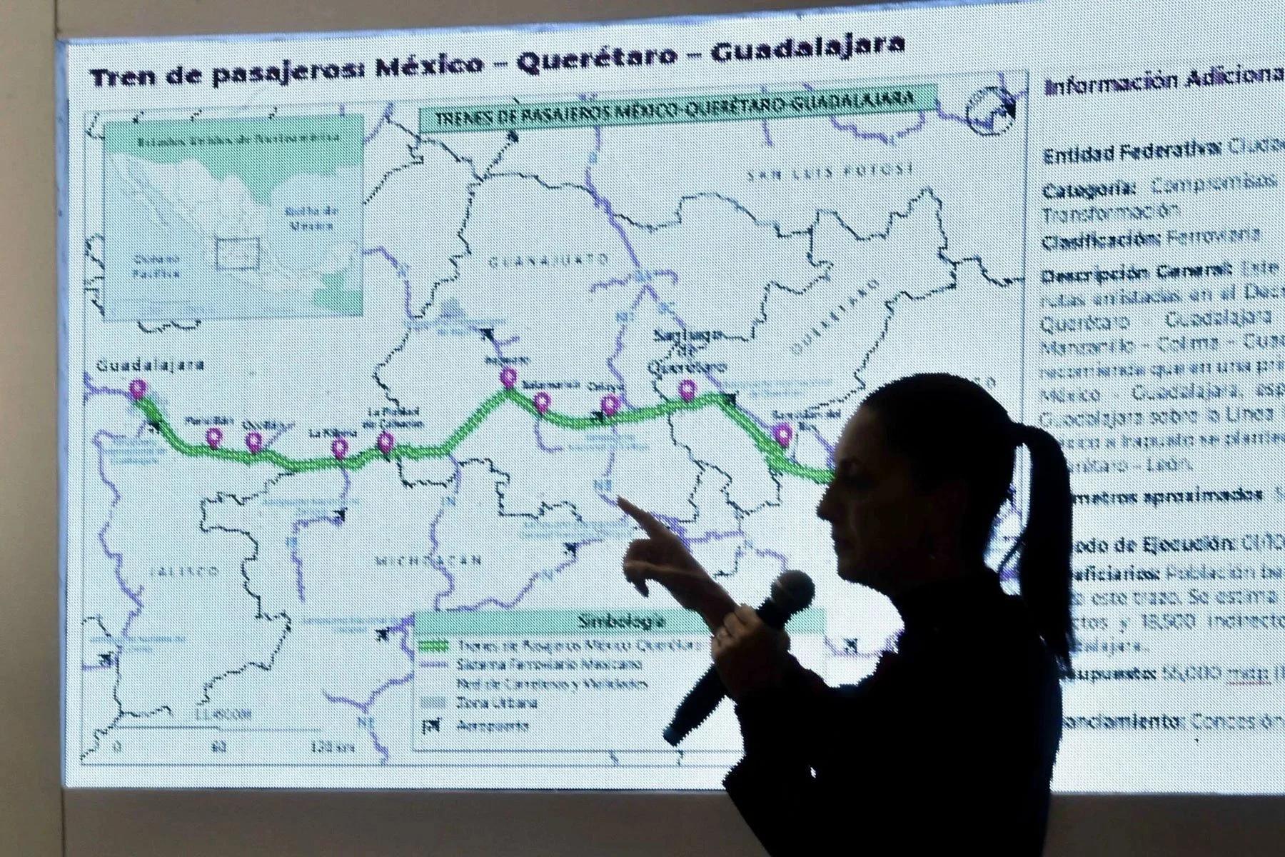 Presentation showing the Mexico-Querétaro-Guadalajara passenger rail route map