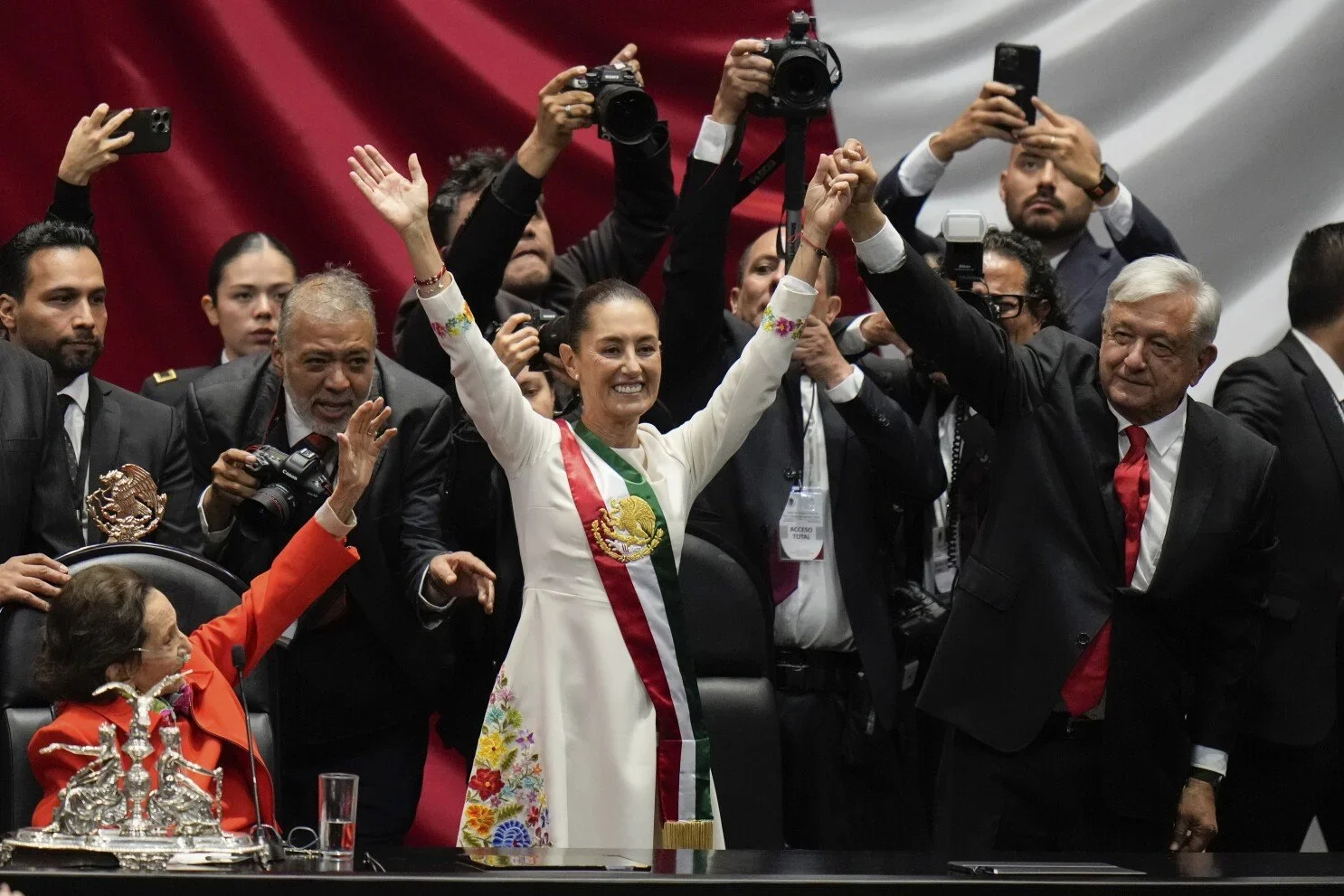 Mexican presidential inauguration ceremony illustrating the political context for mining policy