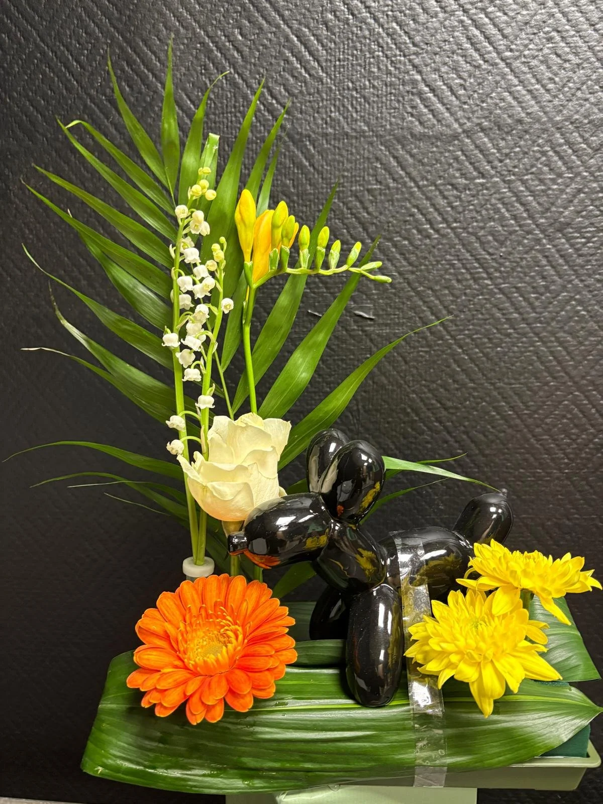 Composition avec son petit chien en céramique