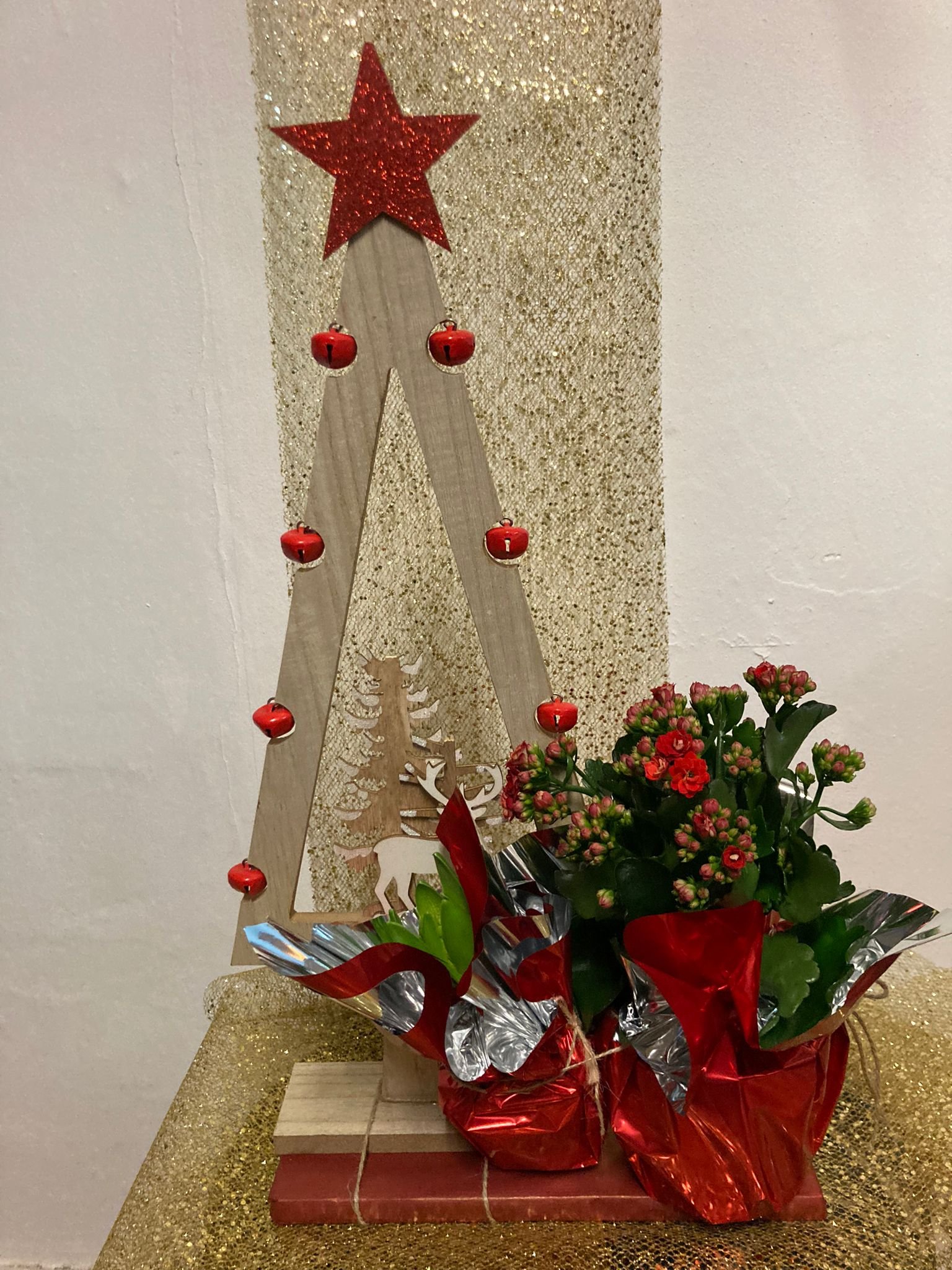 Le Sapin en bois à grelot avec ses deux plantes