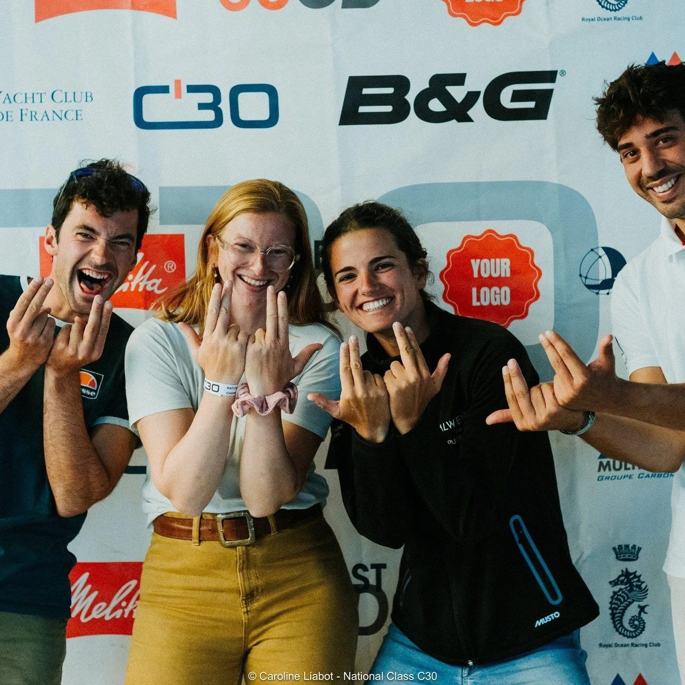NATIONAL CLASSC30 - Des sourires jusqu'au bout !

Il y a eu du sport, mais il y a eu aussi beaucoup de convivialit&eacute; ! 
Comme en t&eacute;moigne ces photos de la soir&eacute;e des &eacute;quipages de samedi soir &agrave; Cotentin Nautic - Cherb