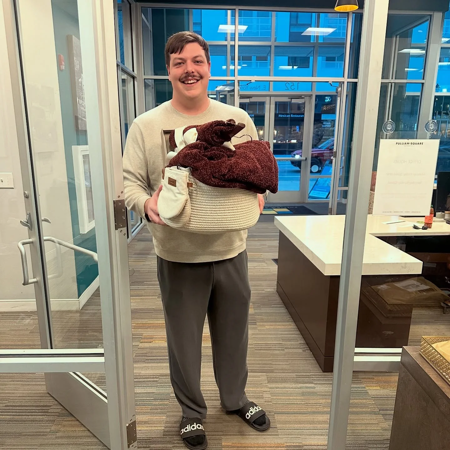 Winner alert! 🚨🎉
Our Pulliam Square Win It Wednesday champ just scored the Giving Kitchen basket!
Who&rsquo;s ready for next month? 👀
#PulliamSquare #WinItWednesday #ResidentPerks #GiveawayWinner #GivingKitchen