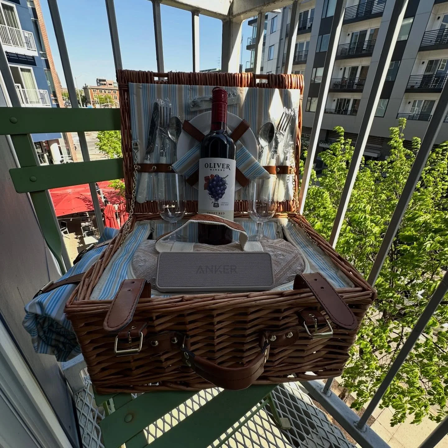 GIVEAWAY ALERT 🍷🧺
Ready for the ultimate picnic vibes? We&rsquo;ve got something special for you this season 💛
We&rsquo;re giving away ONE dreamy picnic basket&mdash;complete with a bottle of wine, a speaker for your favorite tunes, and everything