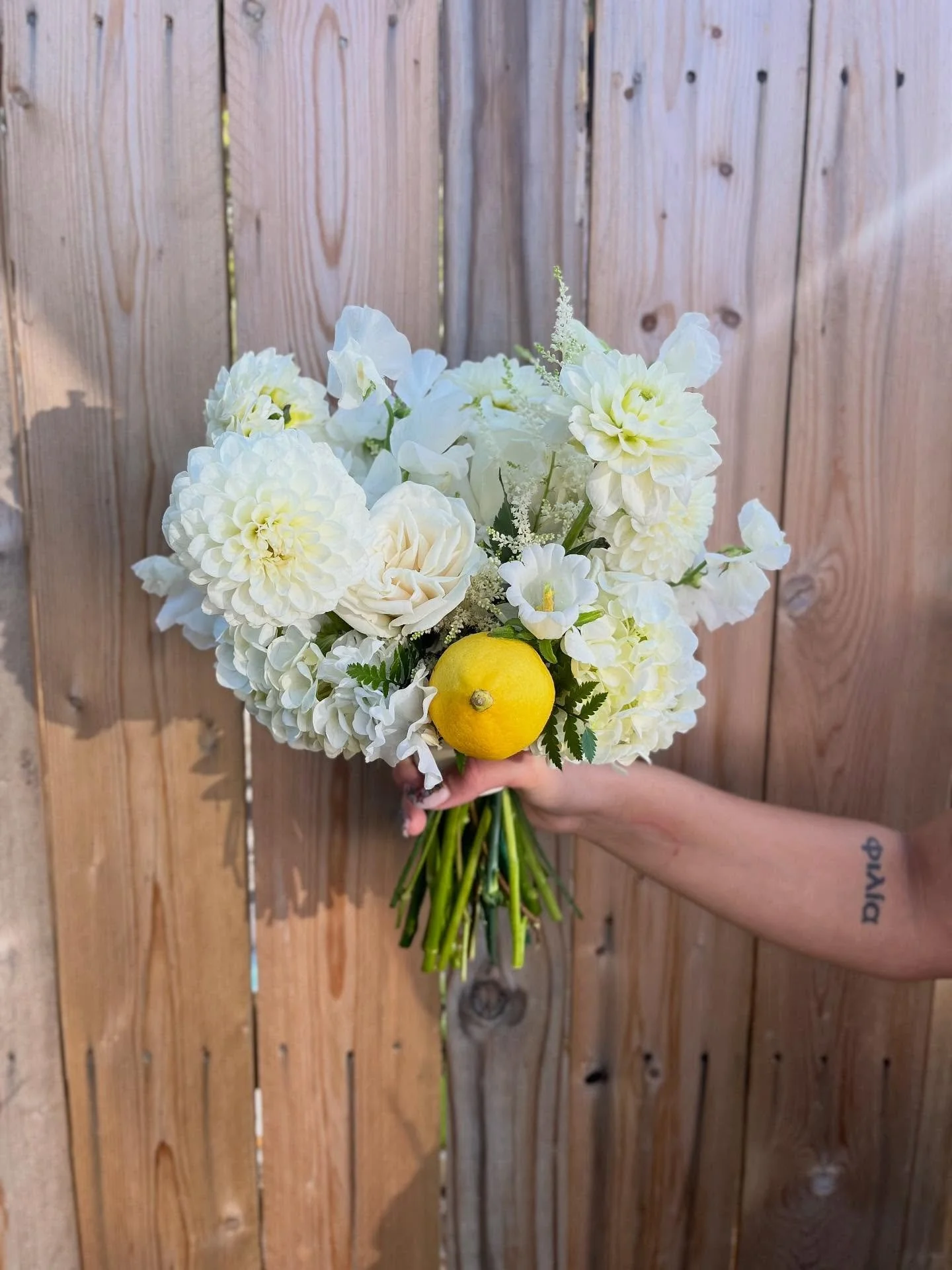 Definitely the best smelling wedding this year. ð
#wildflowerwedding #hydrangeas #lbiweddings #lbiflorist #summerflorals