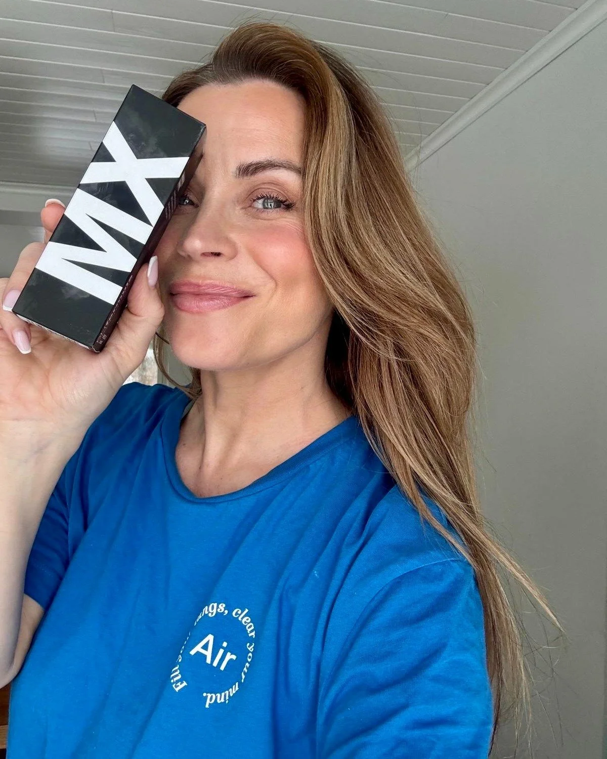 My&ouml;s @tiiasusannae  lis&auml;ttiin t&auml;m&auml; huippusuosittu  MESO X Boost osaksi ihonhoitorutiineja😍

Tuote toimii Tiialla ihon vahvistajana ja hoitavien aktiiviaineiden imeytymisen optimoijana, sek&auml; monikerroksellisen kosteutuksen pa