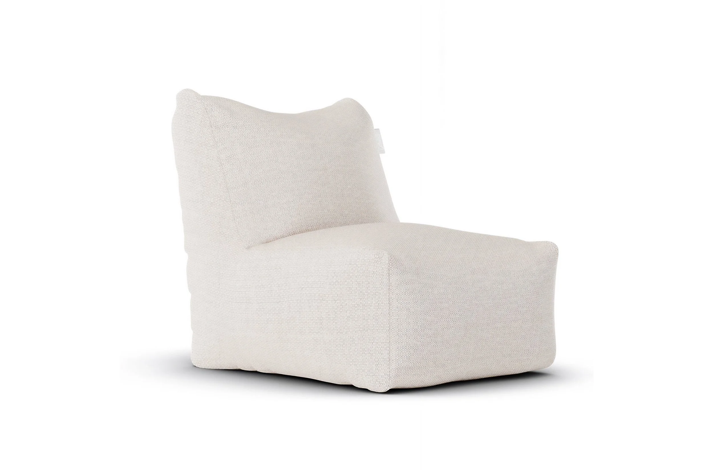 Witte gestoffeerde loungestoel met een rugkussen.