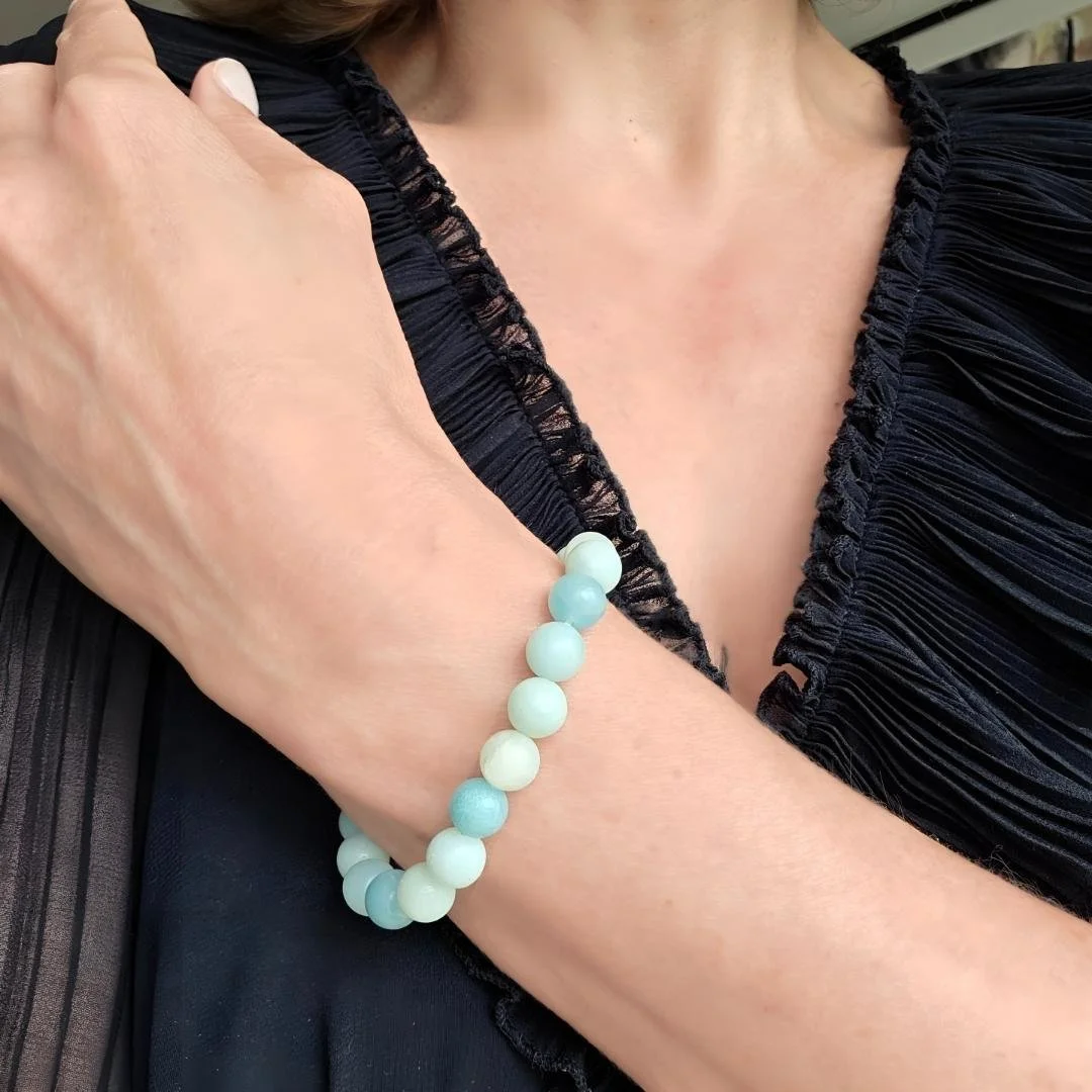 ‘Inner Truth’ ist ein Amazonit-Armband mit 8-mm-Perlen in beruhigendem Blaugrün.