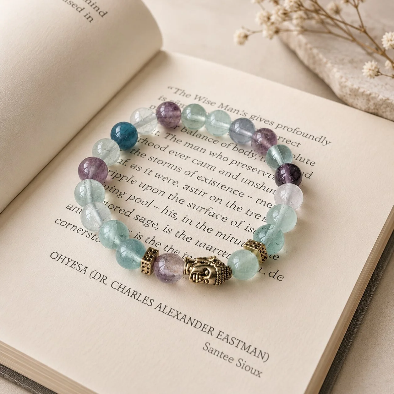 nelGlow Geschenkbox mit Fluorit Armband Mindlight – ready to gift, elegant verpackt