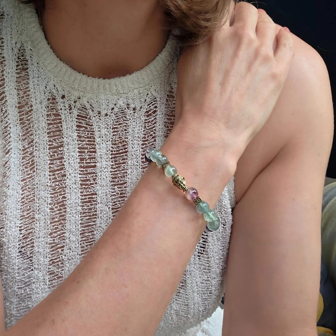 Nahaufnahme der Fluorit-Perlen 8 mm – poliert, natürliche Maserung, harmonische Pastelltöne