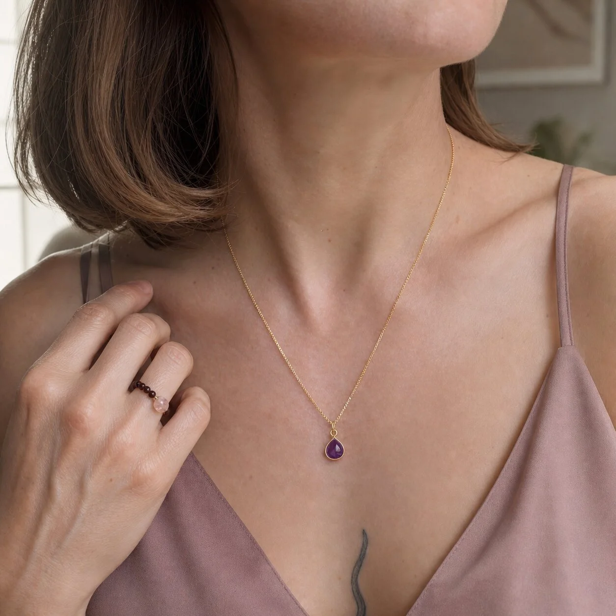 Nahaufnahme Amethyst 8mm Perle auf Gold-Silber Halskette Cassia