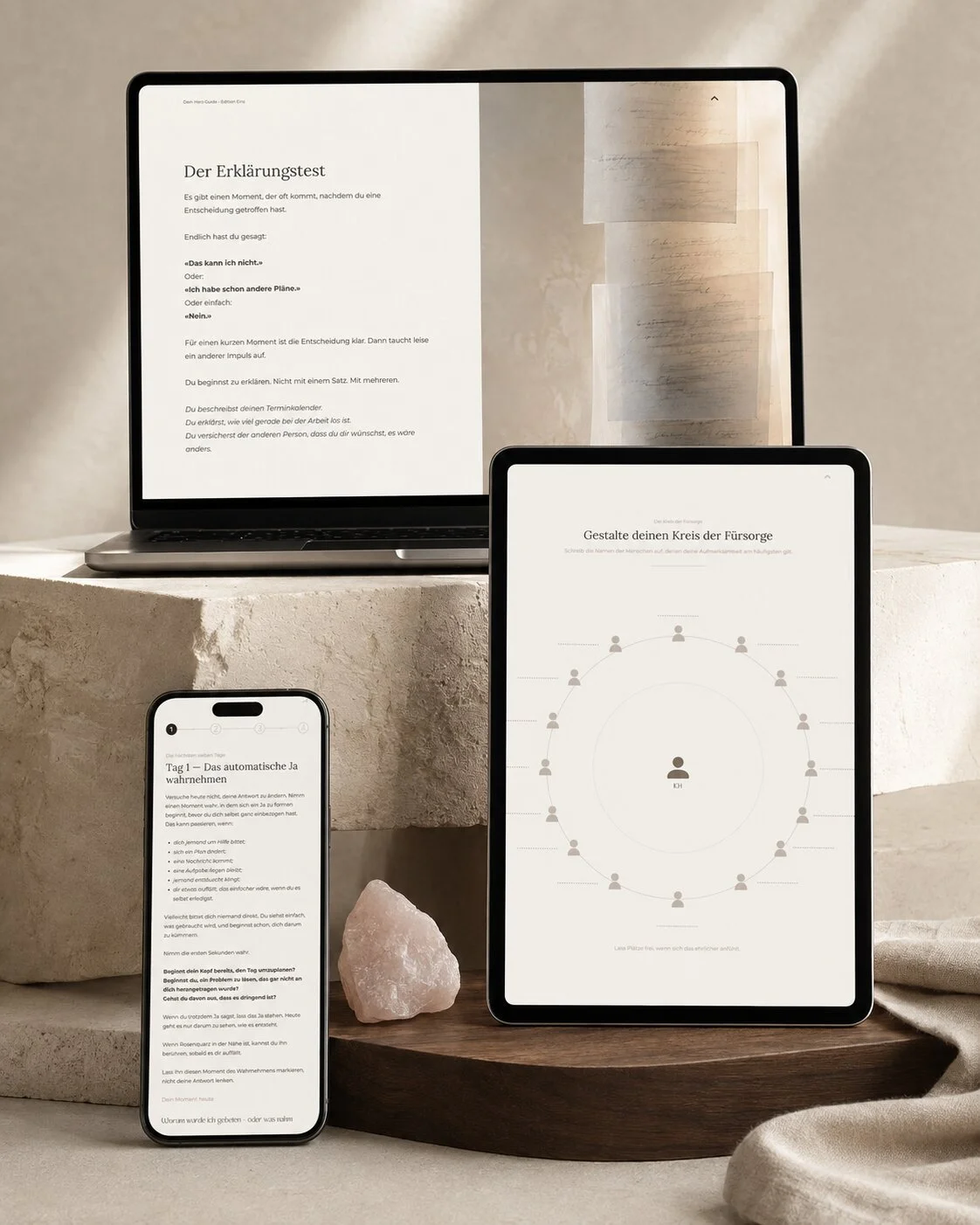 nelGlow Herz-Guide auf Laptop, Tablet und Smartphone mit verschiedenen Übungen und natürlichem Rosenquarz.