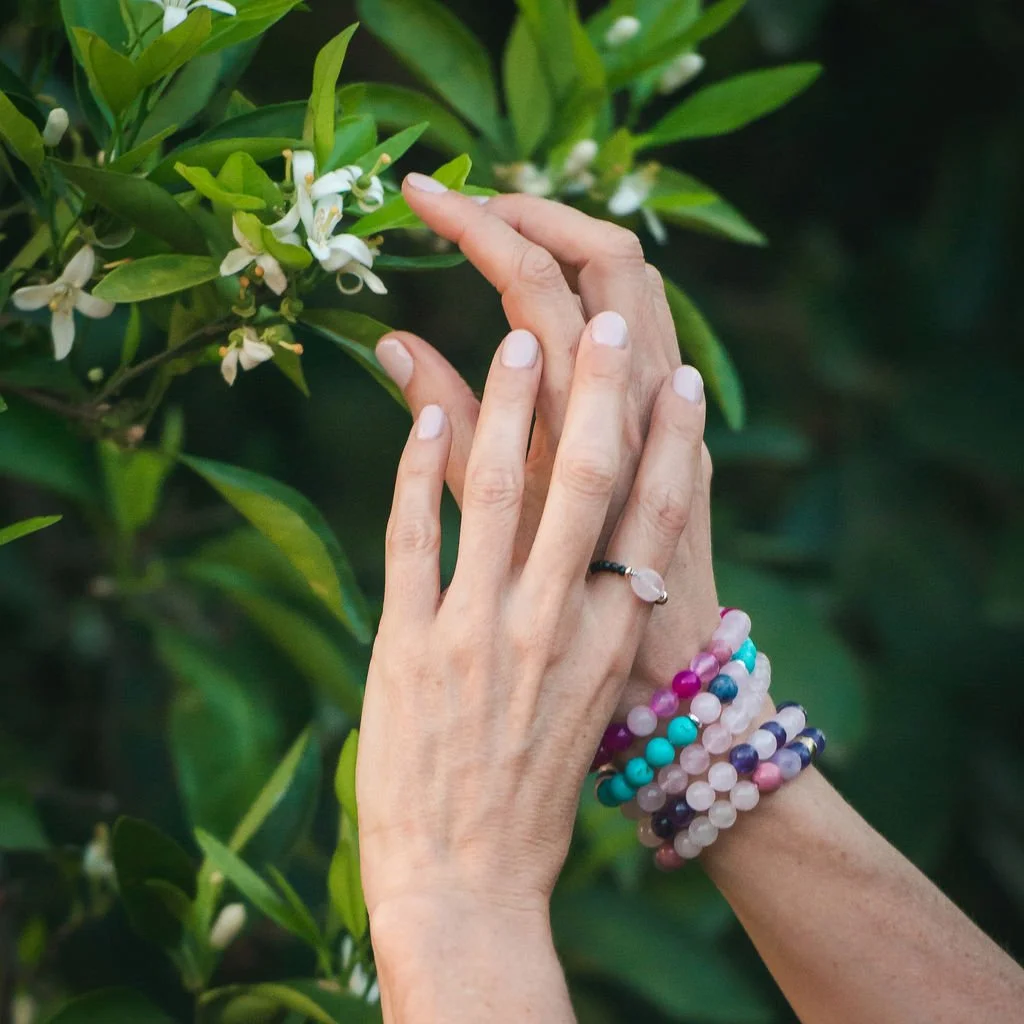 Verbinde dich mit dir selbst und der Erde durch die kraftvolle Energie von Heilsteinen