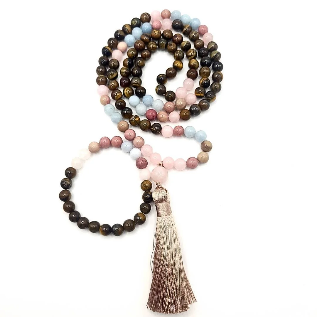 Handgefertigte Mala-Ketten mit kraftvollen Heilsteinen für Meditation und Alltag.