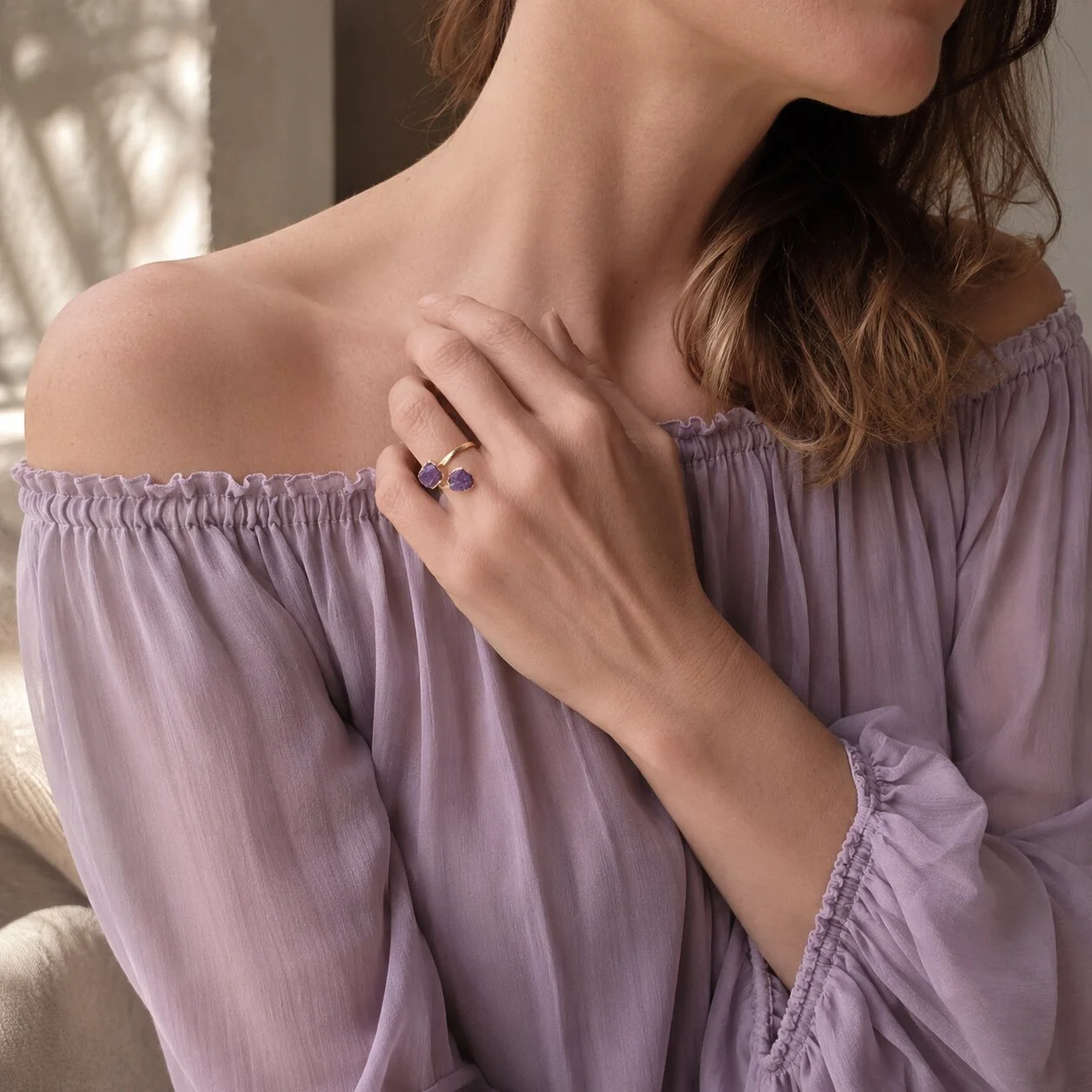 Detailaufnahme Rubin Elysia Geburtsstein Ring mit warmem Rotton