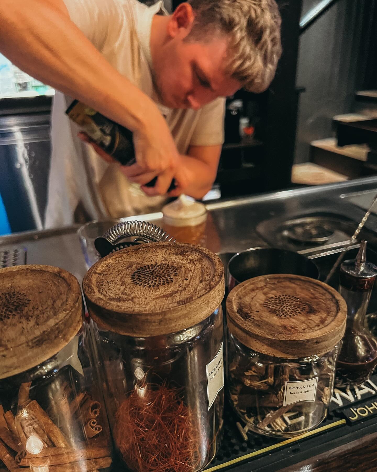 Concentration is key 🤙🤪 isn&rsquo;t it @stefstb?? 

#cookies #cookiestapasbar #bartender #cocktails #cocktailbar #tapasbar #cocktailtime #after #dinner #drinks #brugge #bruges