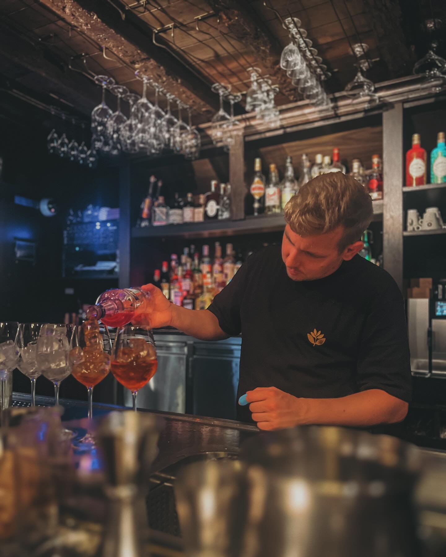 Customer: &ldquo;Thank God it&rsquo;s Friday, what a week!&rdquo;
Bartender Stef: &ldquo;Let me pour you a drink 😉&rdquo;

#cookies #tapas #bar #cookies #tapasbar #cookiestapasbar #brugge #bruges #sharingfood #plates #dishes #drinks #cocktails #mock
