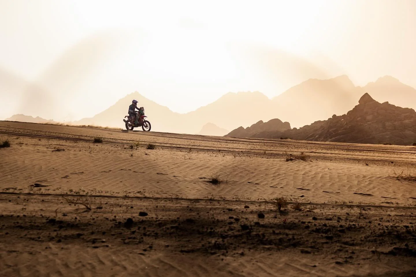 Dakar 2026 Stage 12 (720km):

P13 Rally 2 | P24 Overall | P13 R2 standings

&Scaron;iandien kickino nuovargis, atsakomybė ir stresas fini&scaron;uoti, tad sulėtinau tempą. Buvo sudėtinga trasa, o jai susikaupti sekėsi dar sunkiau 😄 Artėjam link fini