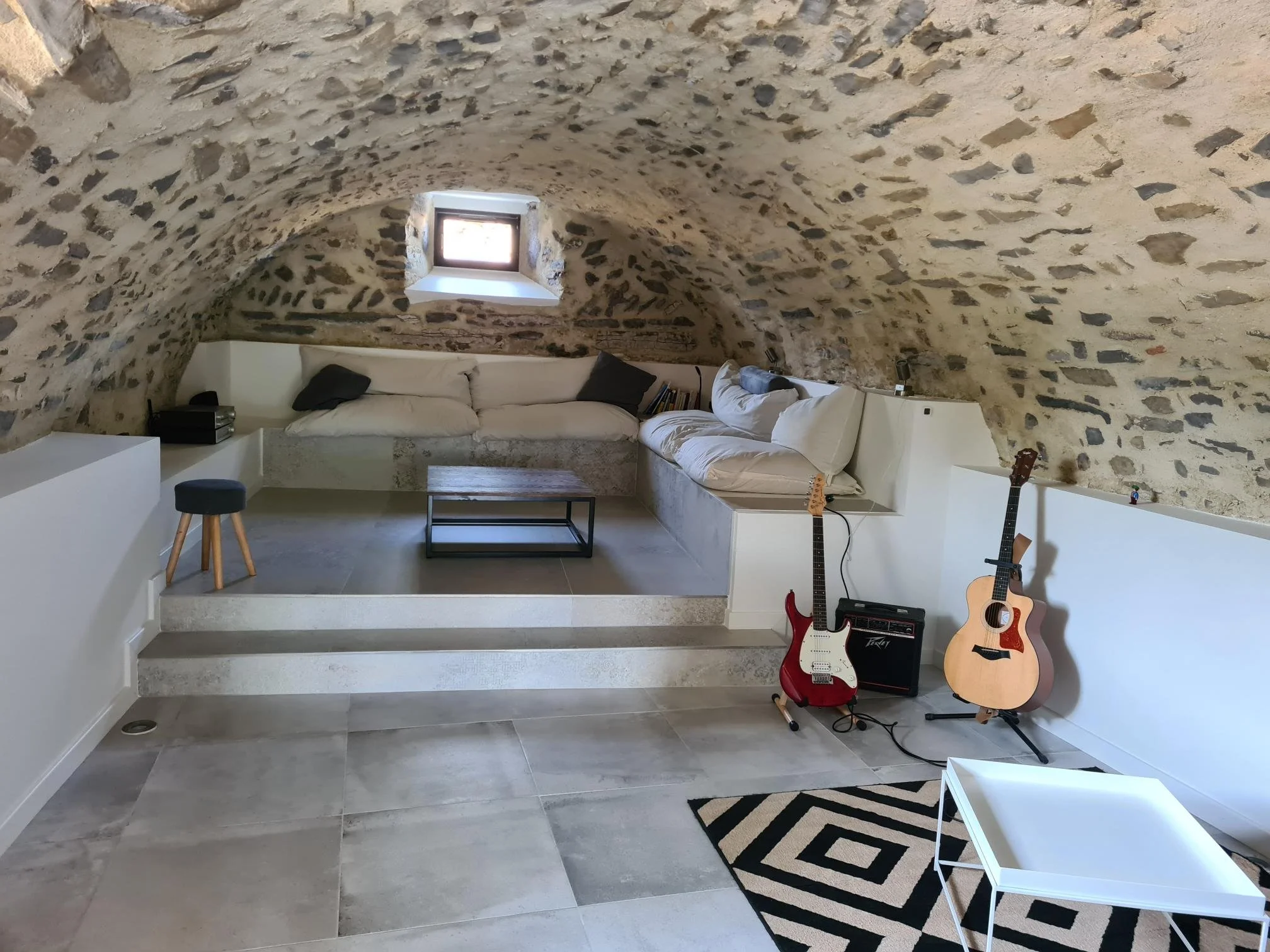 Un studio indépendant plein de caractère pour Leo