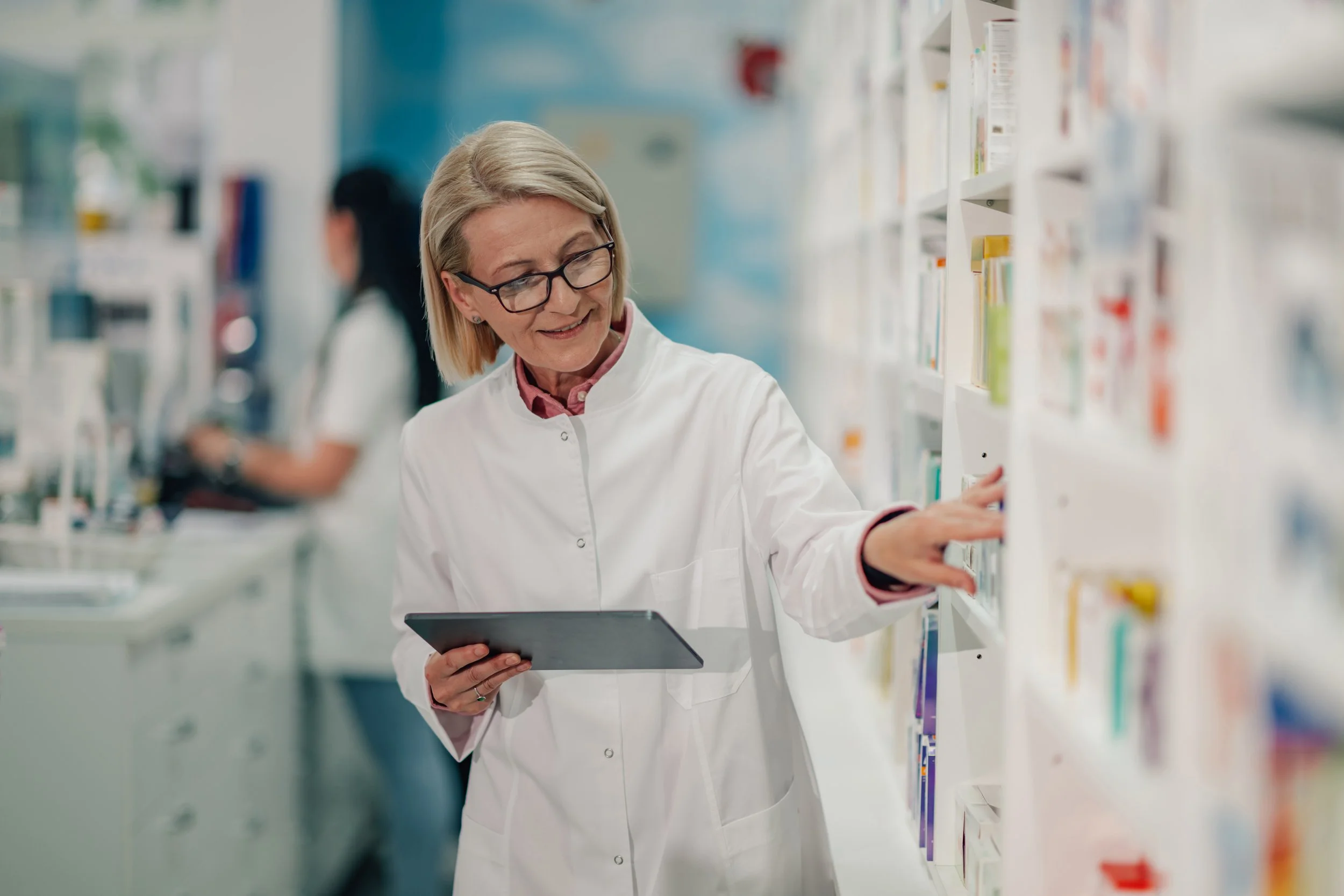 Rénover une pharmacie désorganisée en espace lumineux et pratique