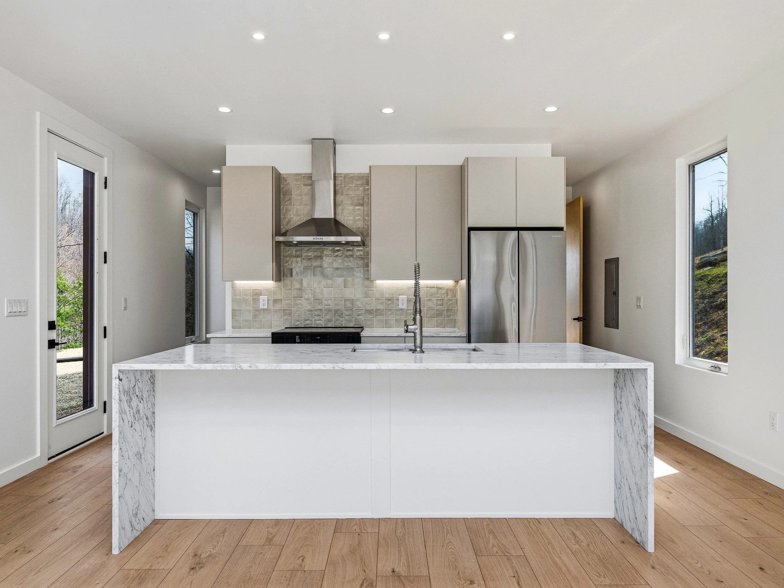 11-710 KENDAL DR - 12.jpg