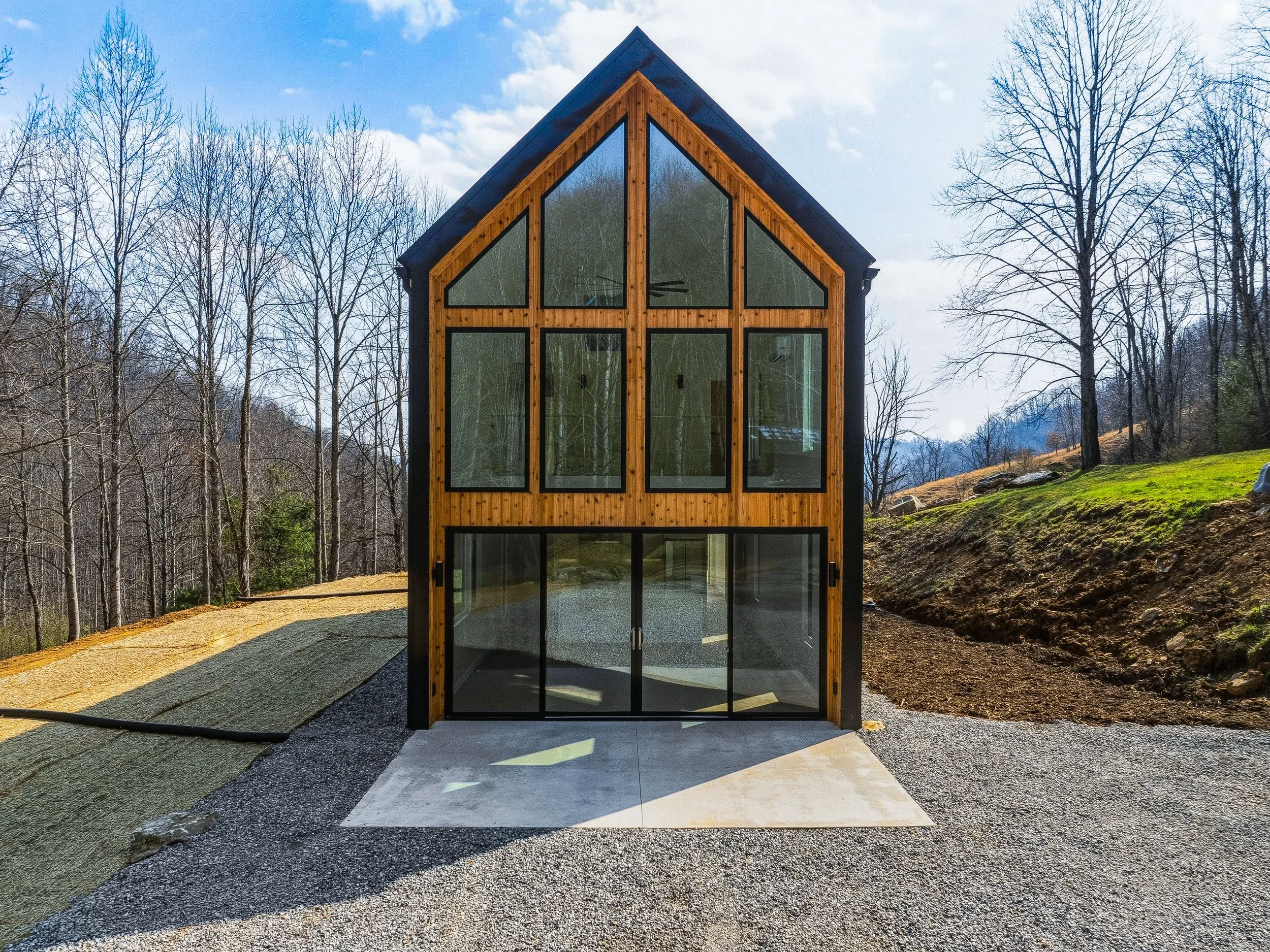 02-710 KENDAL DR - 02.jpg