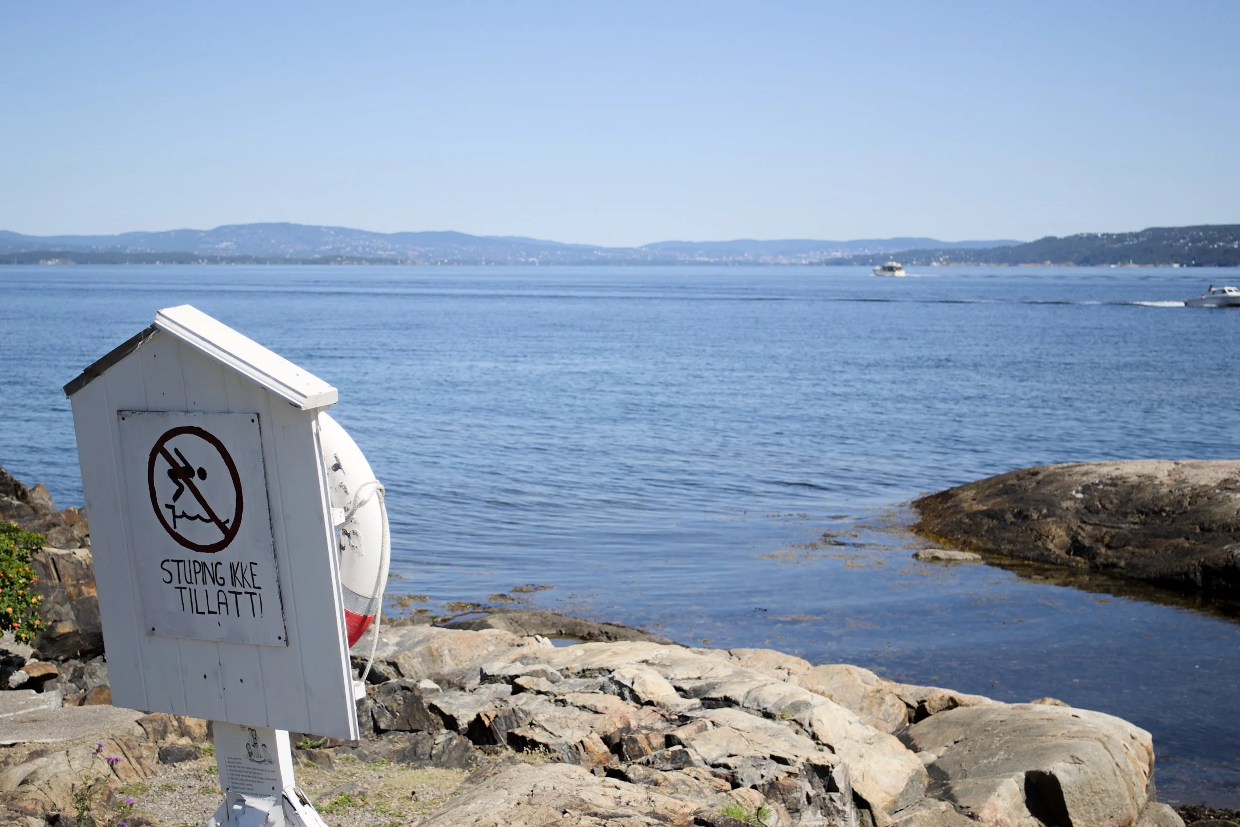 no diving sign strand.JPG